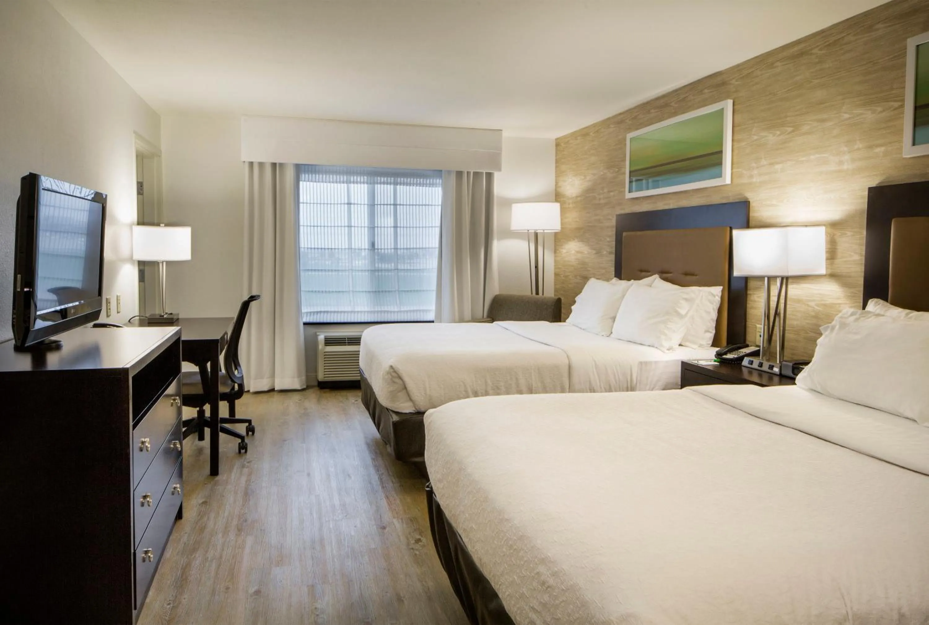 Photo of the whole room, Bed in Holiday Inn Hotel & Suites Bloomington Airport by IHG