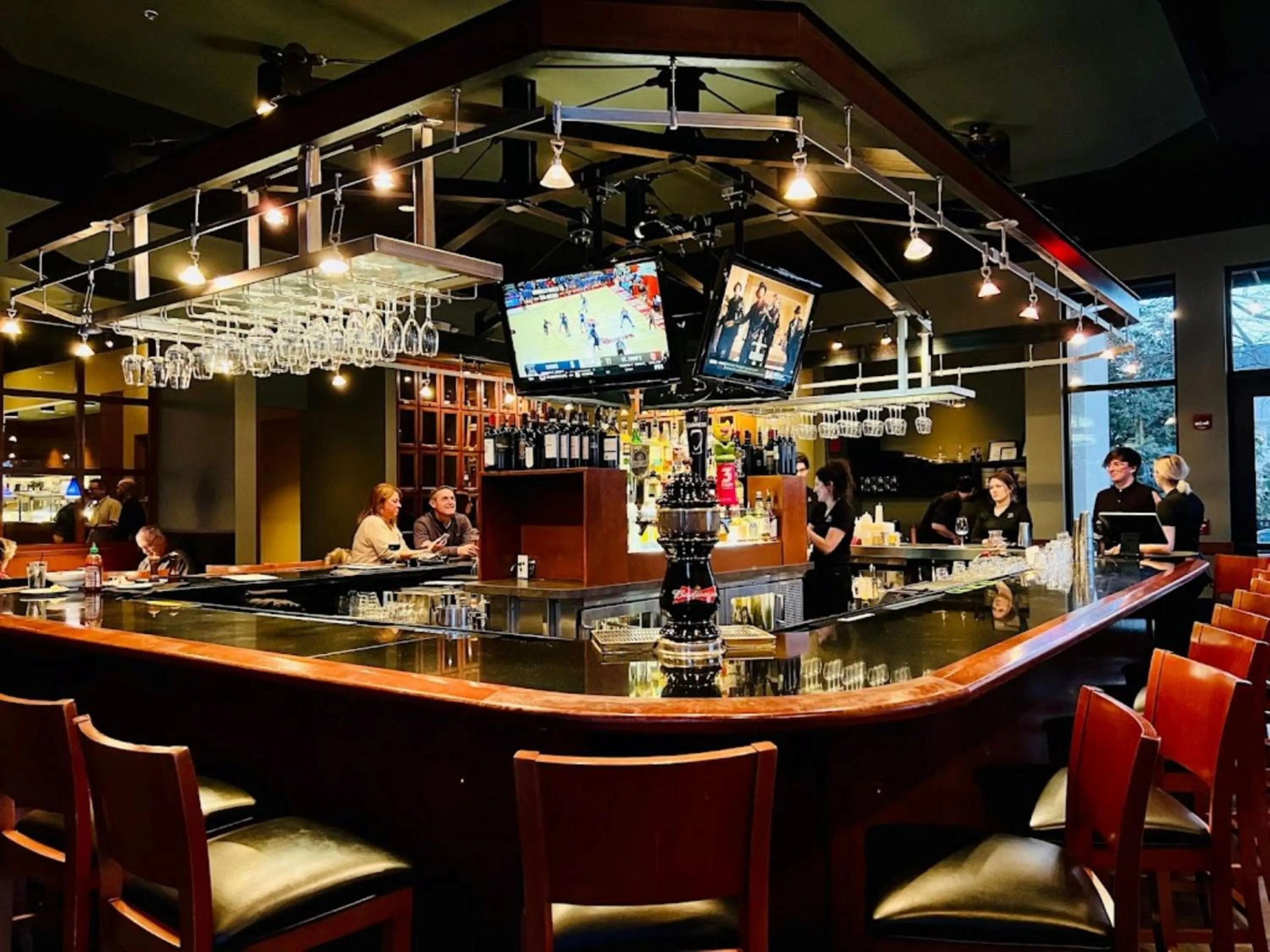 Lounge or bar in Holiday Inn Hotel & Suites Bloomington Airport by IHG