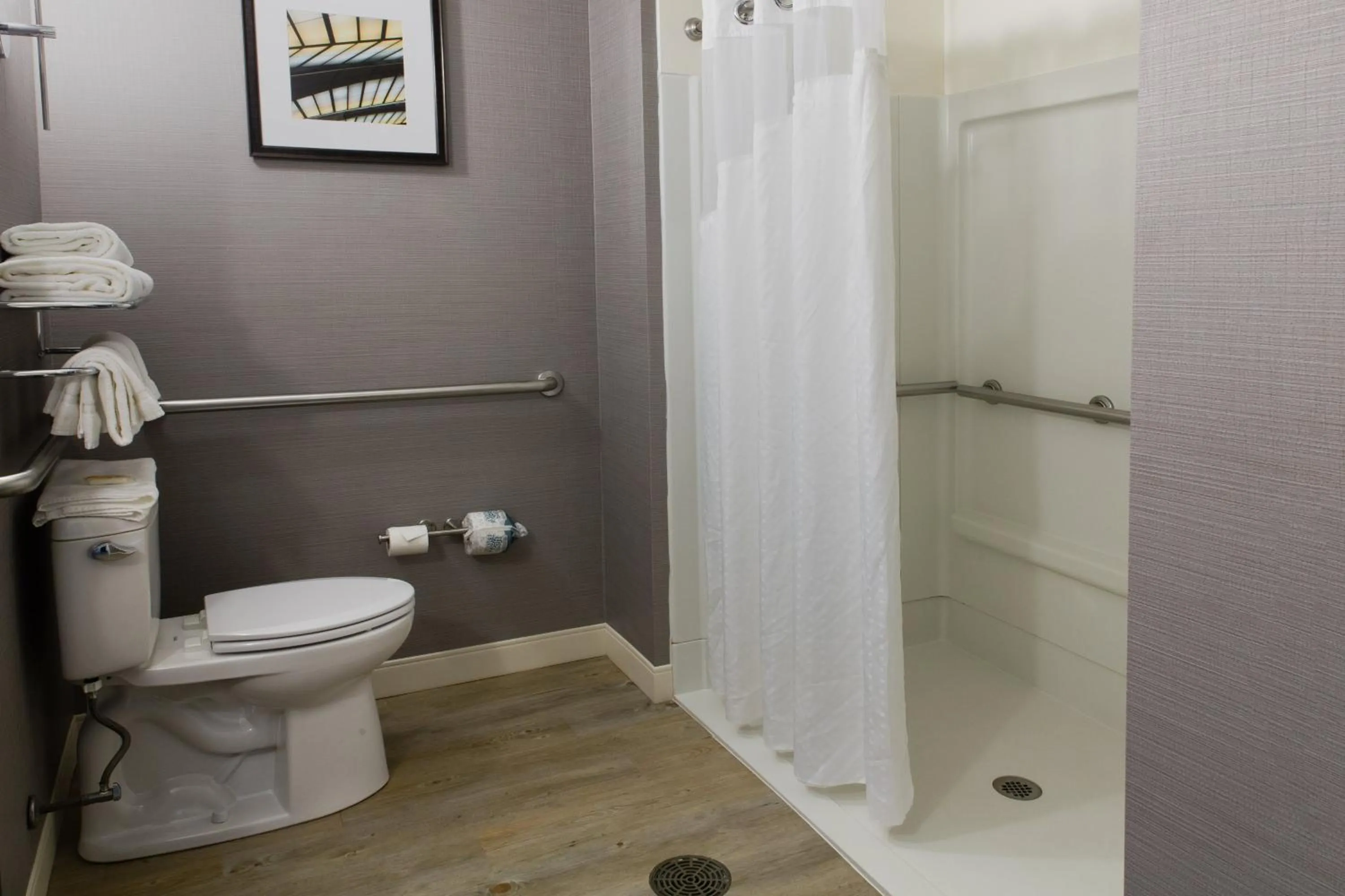 Photo of the whole room in Holiday Inn Hotel & Suites Bloomington Airport by IHG