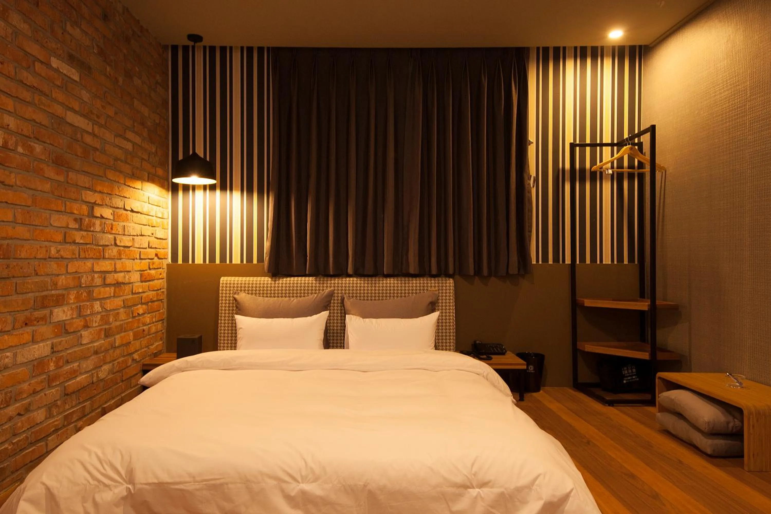 Bedroom, Bed in Hotel Gray