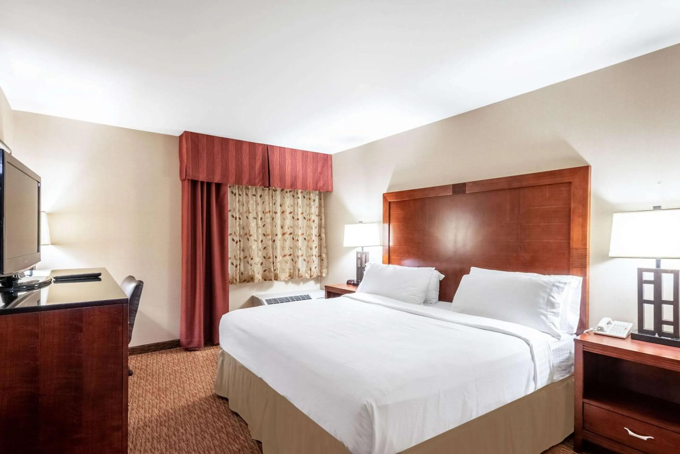 Photo of the whole room in The Grand Hotel, Ascend Hotel Collection