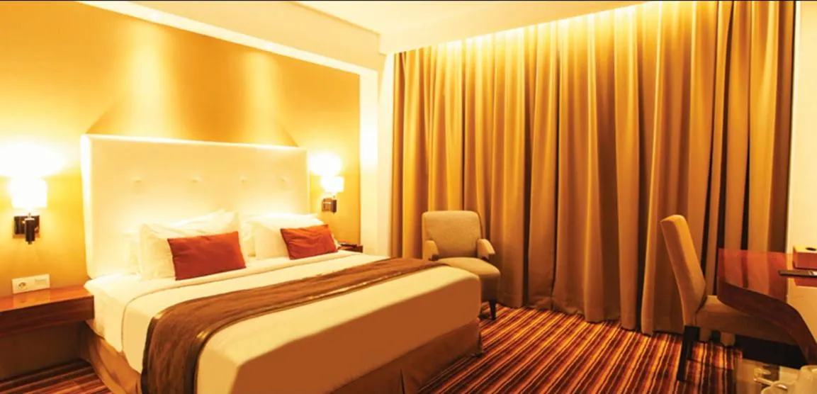 Bed in Royal Asnof Hotel Pekanbaru