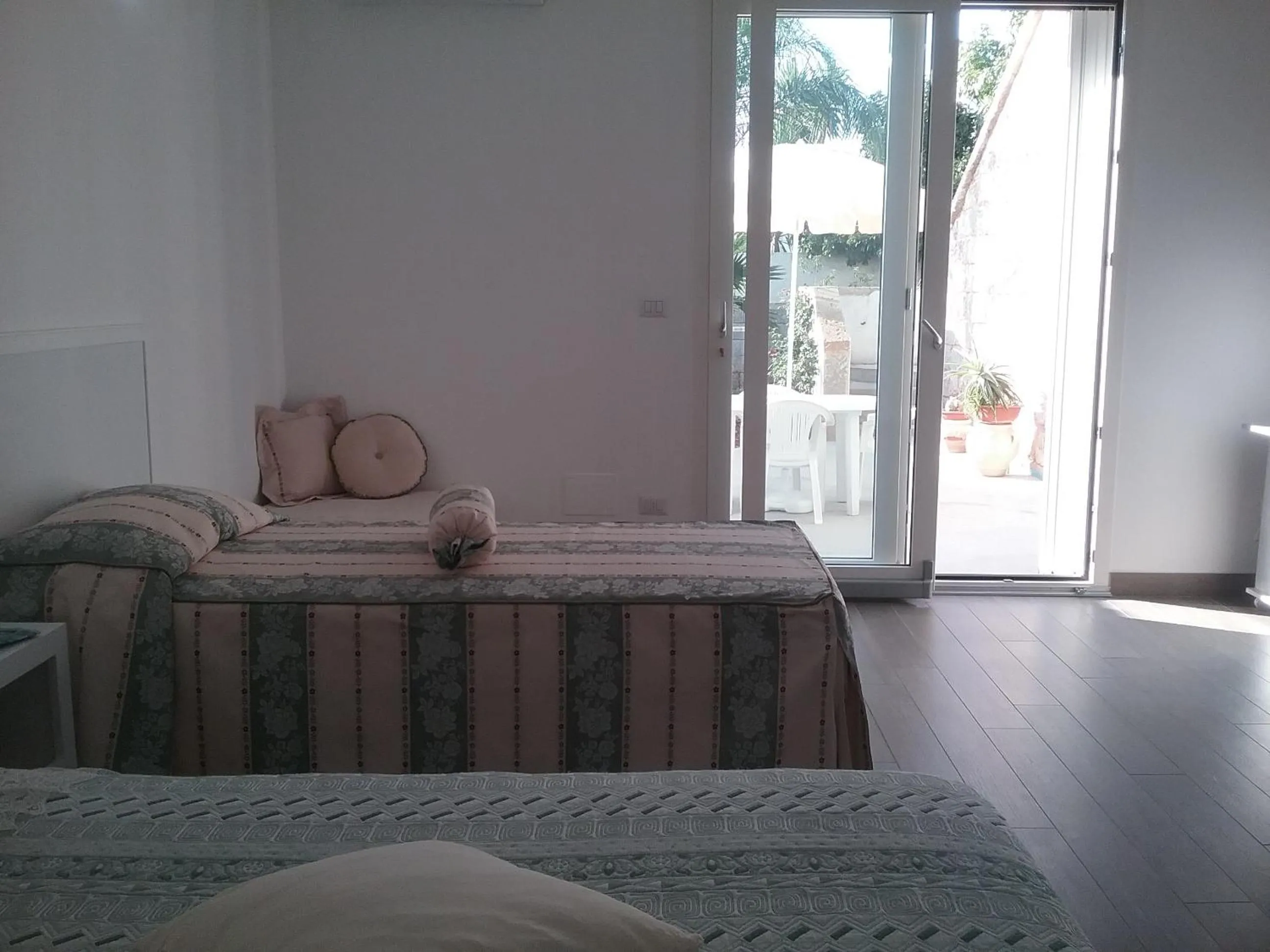 Garden view, Bed in LI CURTI B&B