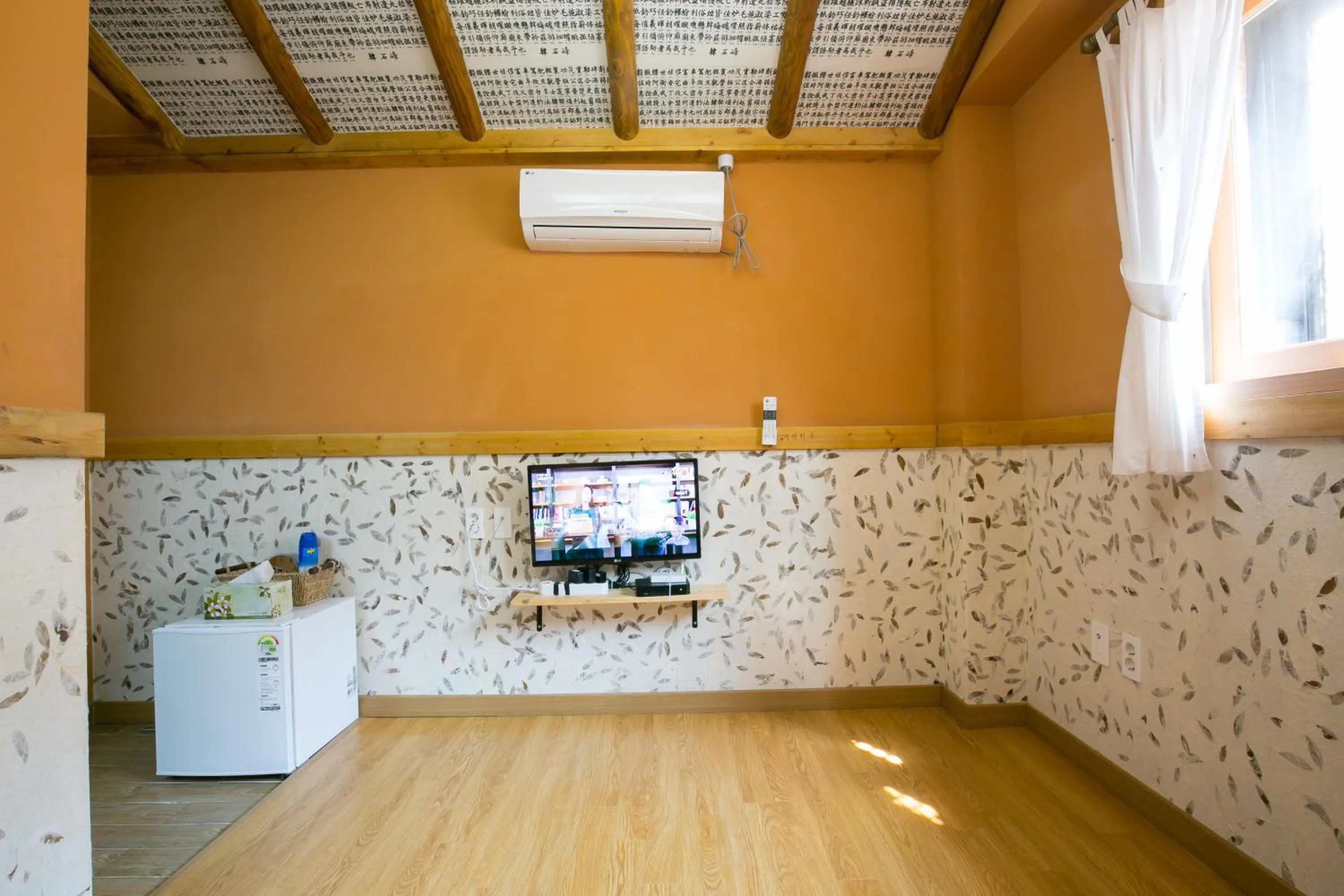 Bedroom, Kitchen/Kitchenette in Ddlanche Guesthouse New Building