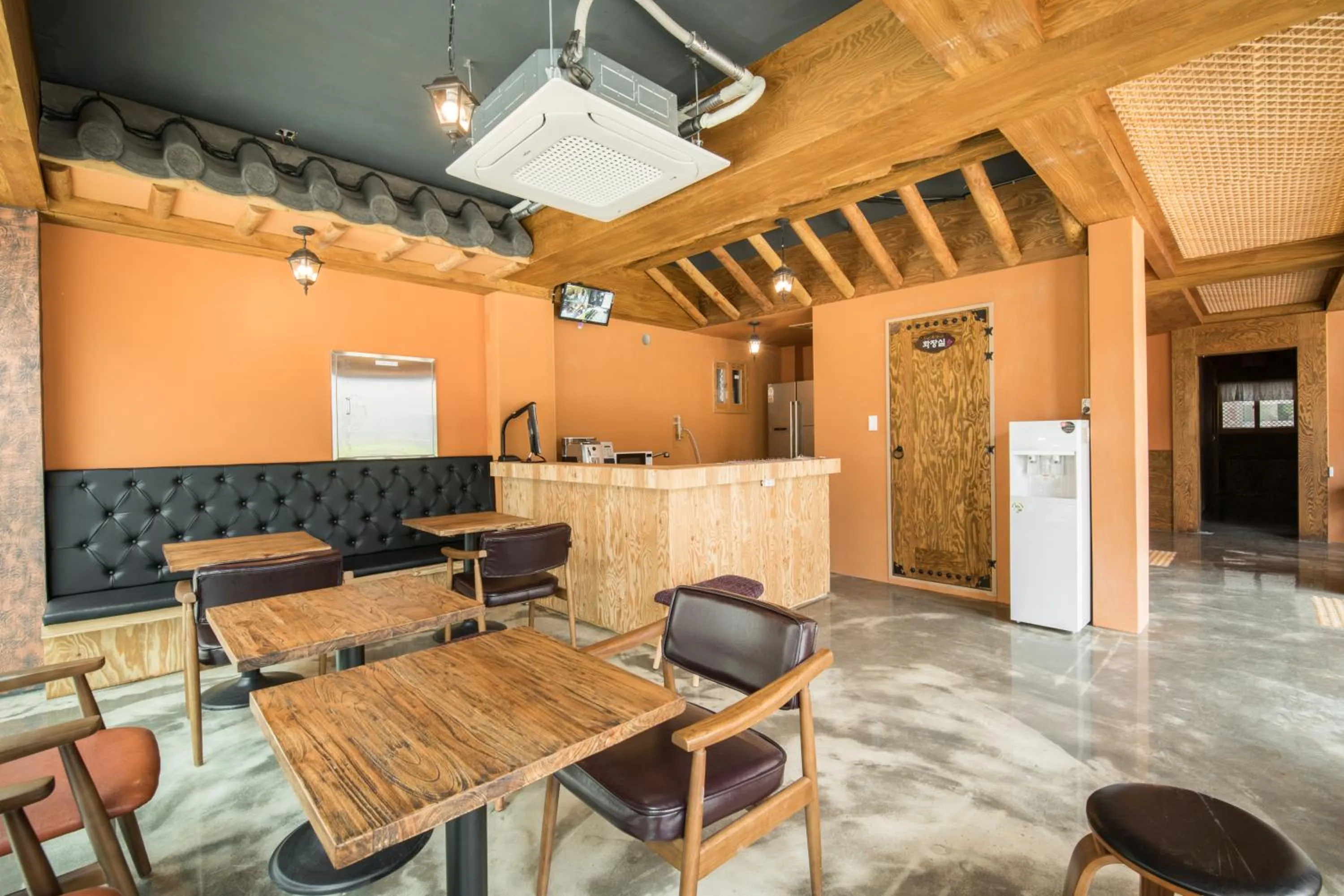 Seating area, Lounge/Bar in Ddlanche Guesthouse New Building