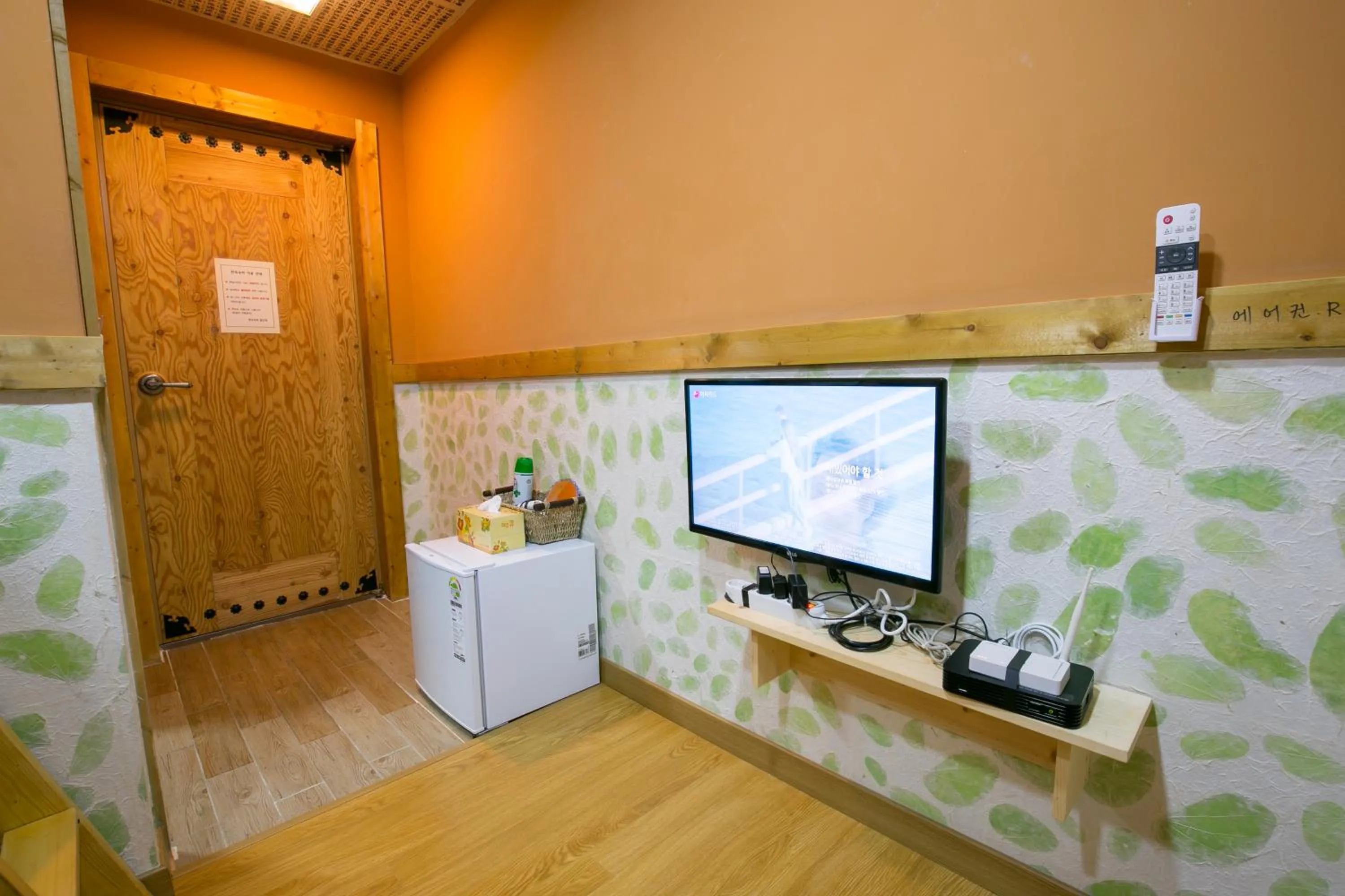 Bedroom, TV/Entertainment Center in Ddlanche Guesthouse New Building