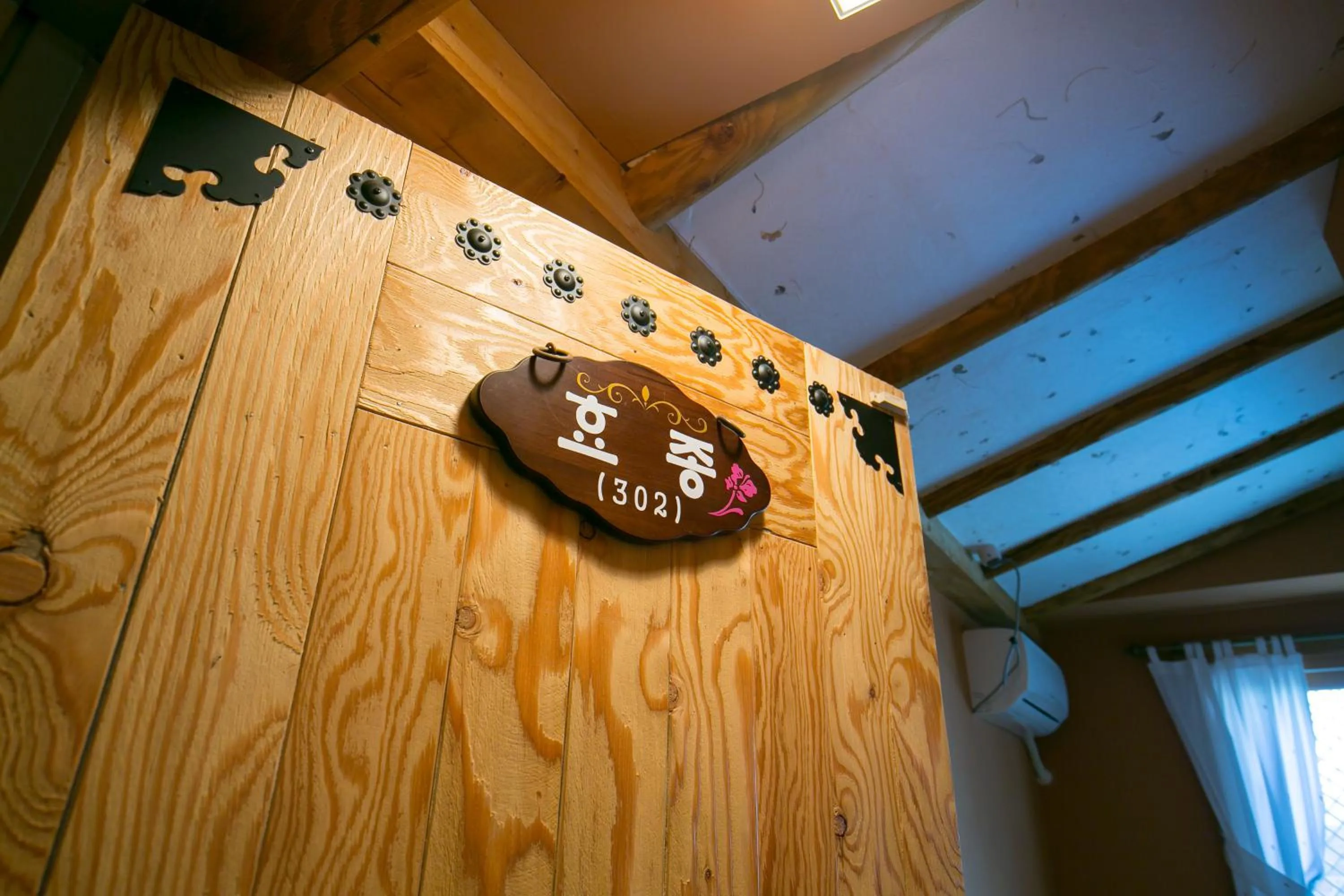 Property logo or sign in Ddlanche Guesthouse New Building