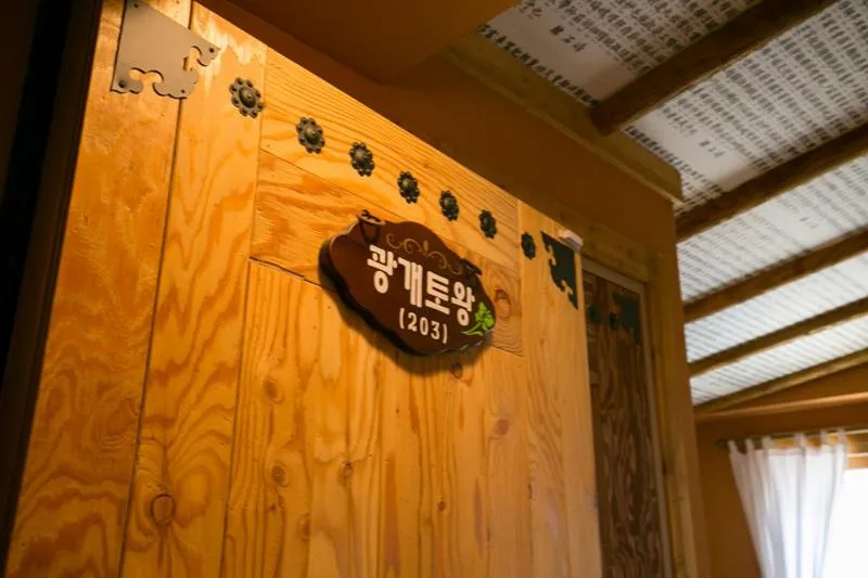 Property logo or sign in Ddlanche Guesthouse New Building