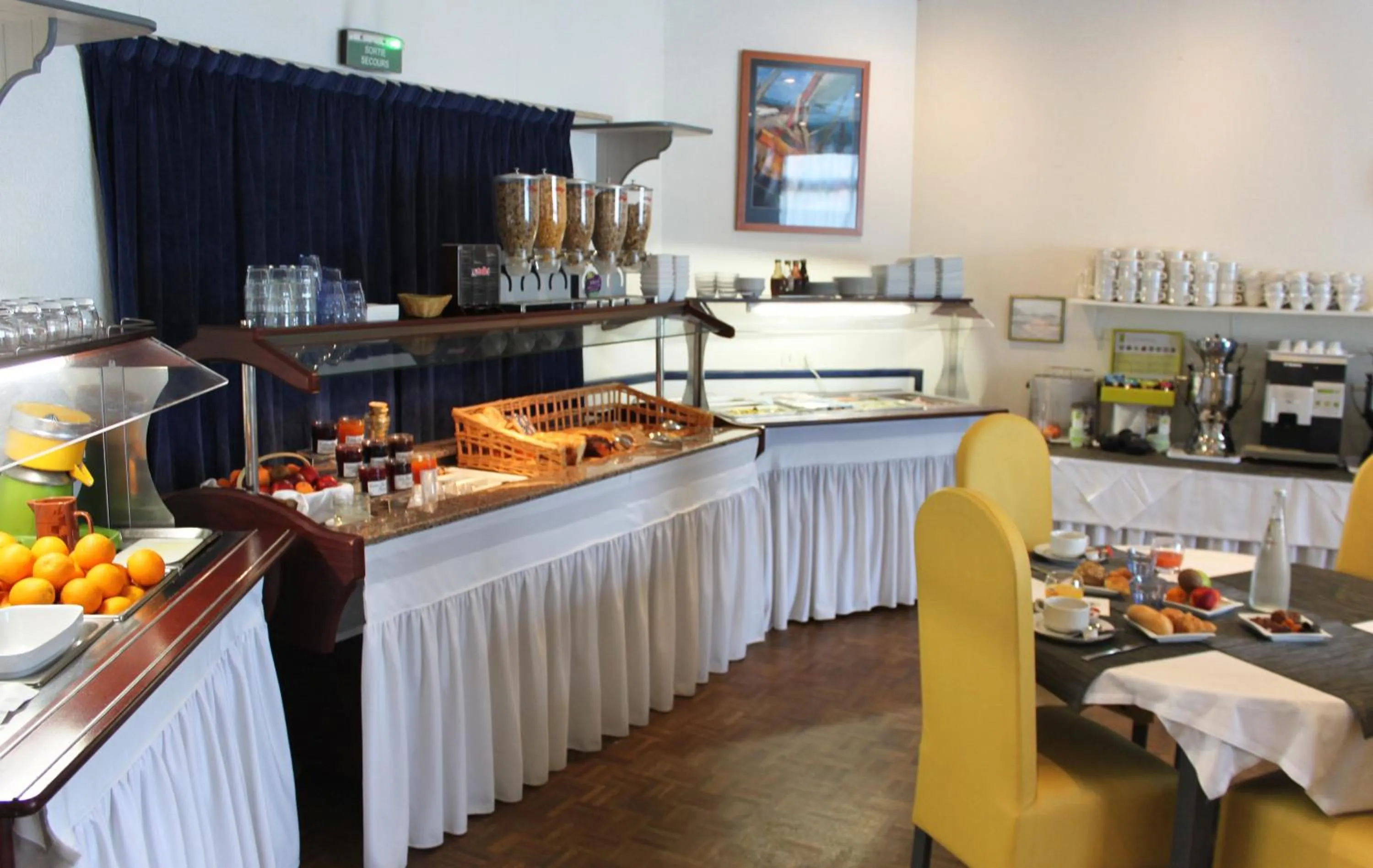 Food in Kyriad Direct Rennes Ouest