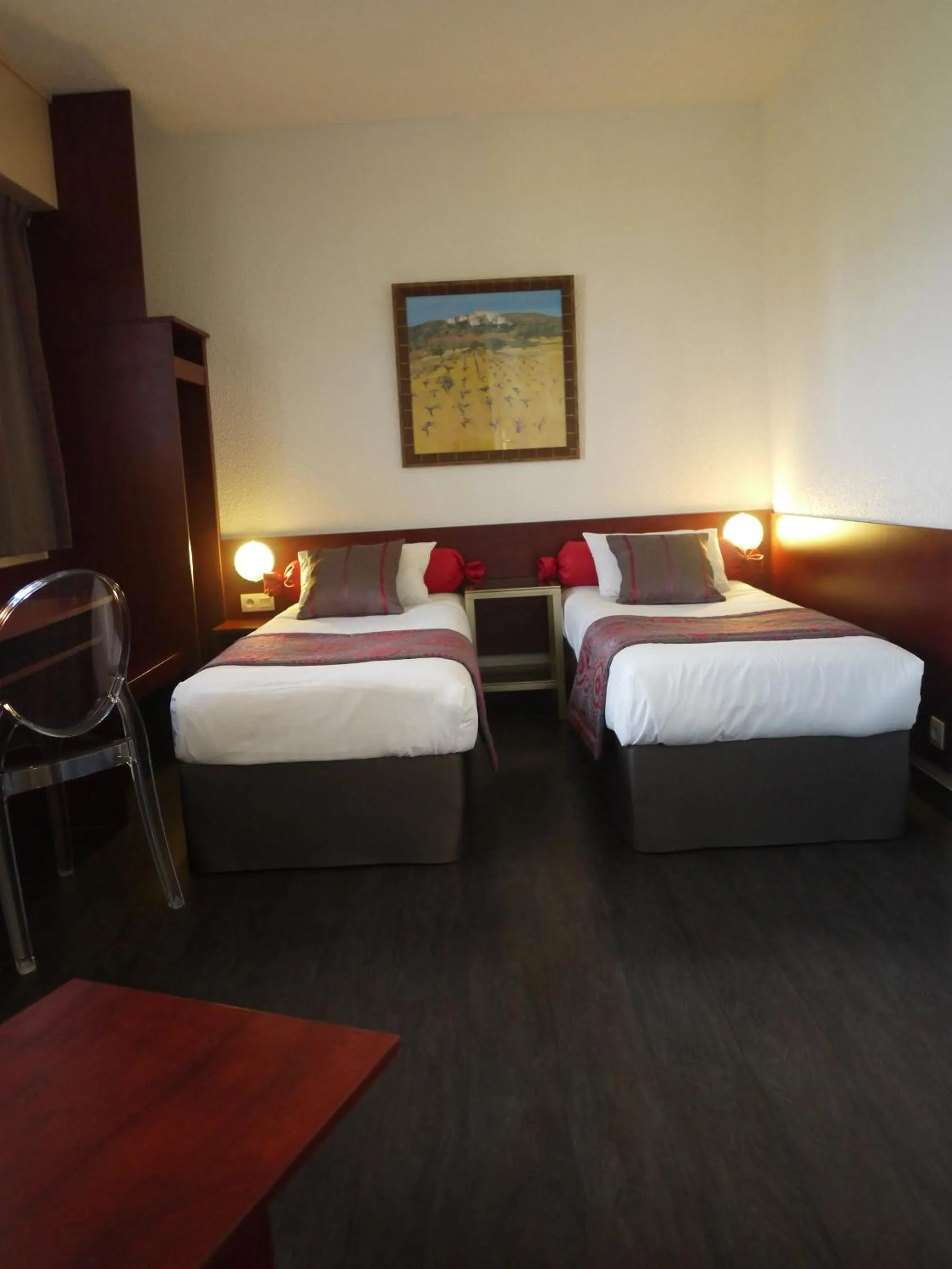 Bathroom, Bed in Kyriad Direct Rennes Ouest