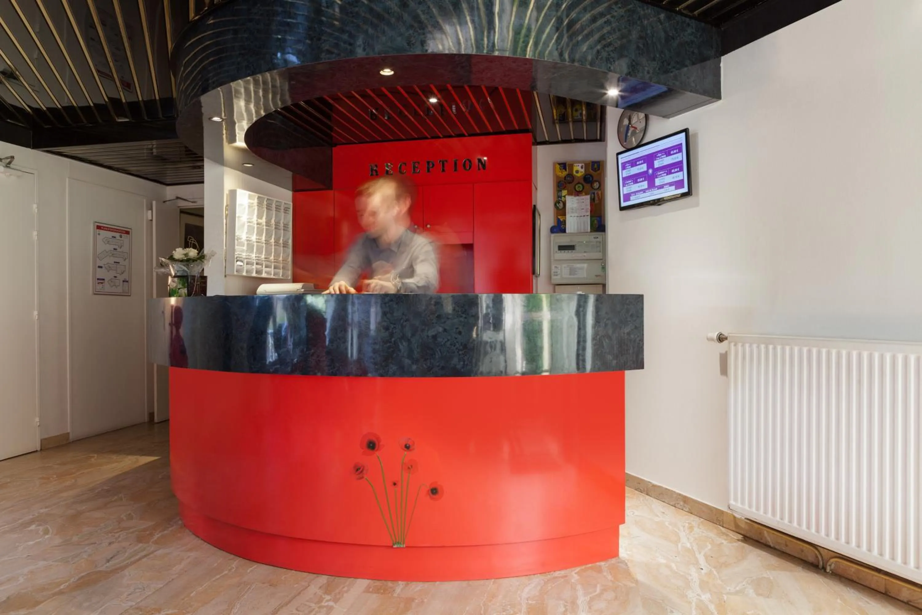 Staff in Kyriad Direct Rennes Ouest