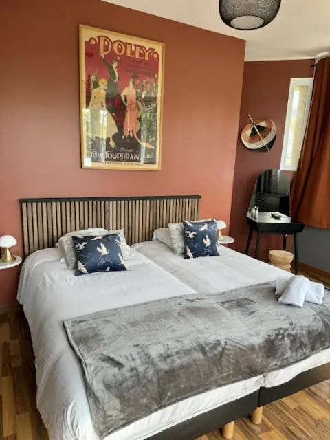 Bed in Le Clos Du Pontic Logis et Cit'Hotel