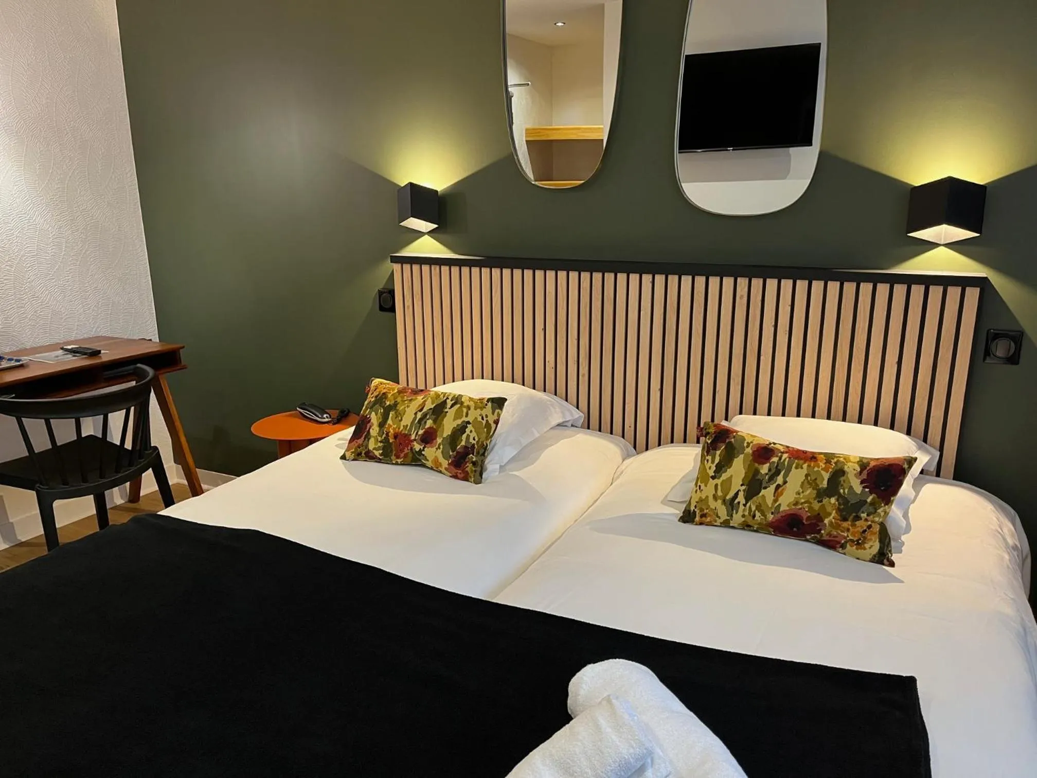 Photo of the whole room, Bed in Le Clos Du Pontic Logis et Cit'Hotel