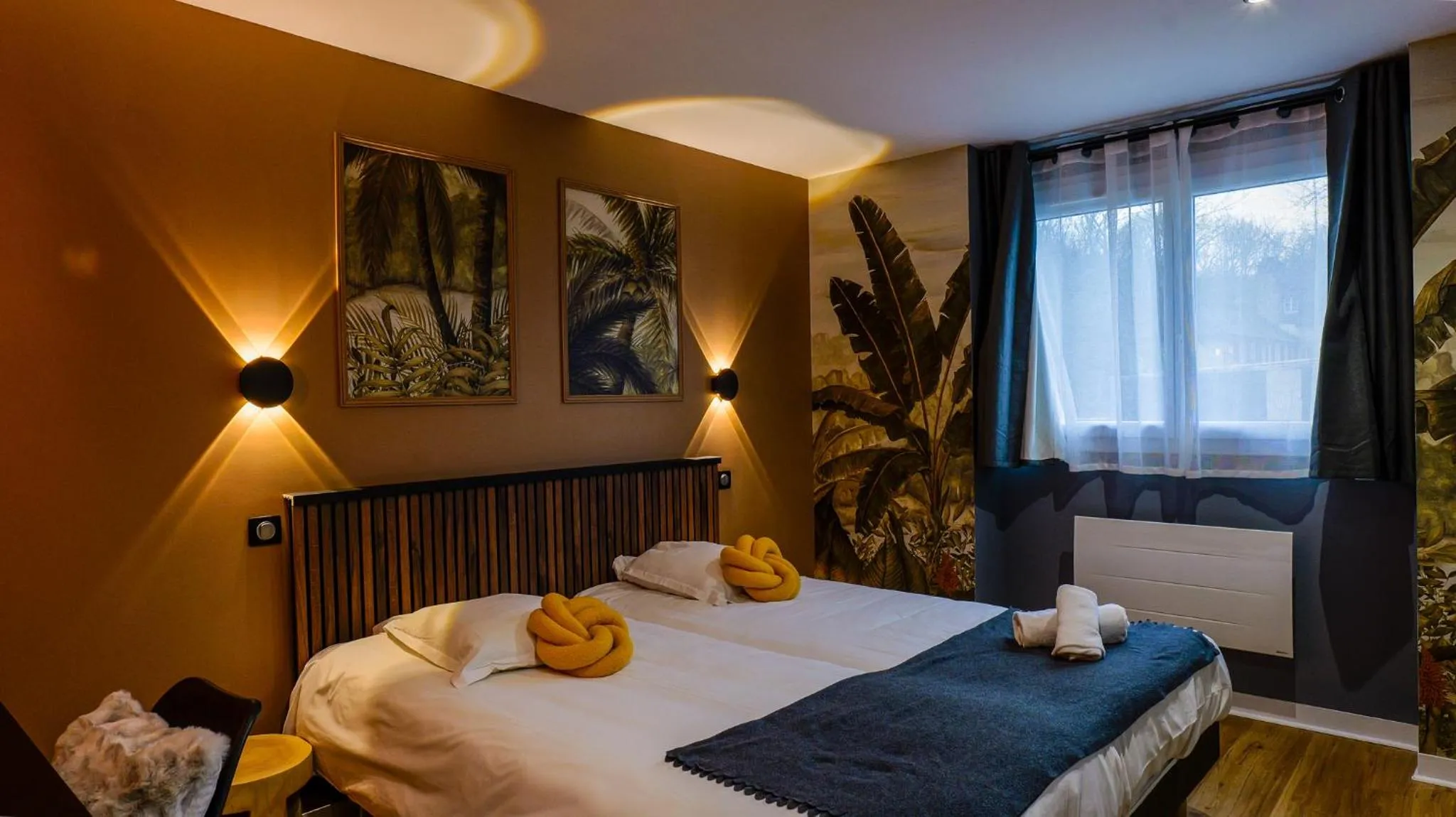 Bed in Le Clos Du Pontic Logis et Cit'Hotel