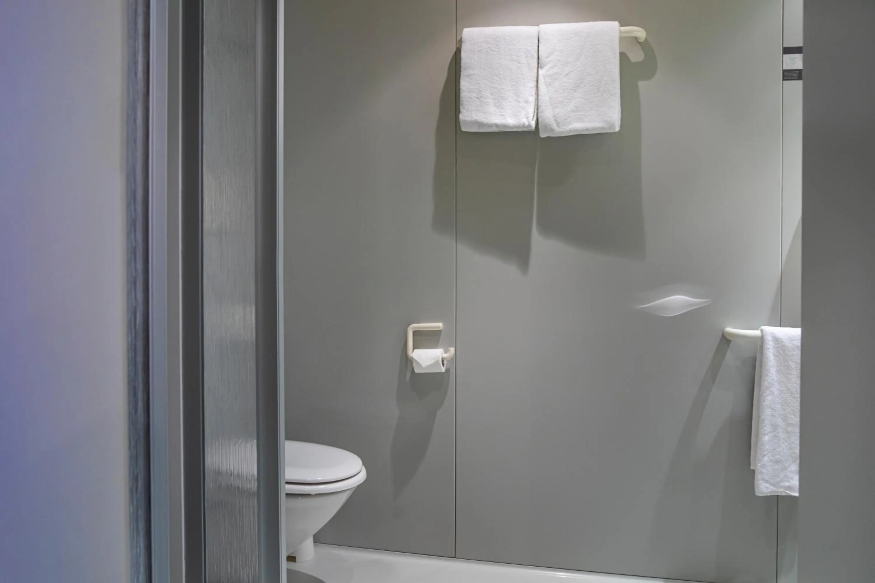 Bathroom in Roomingtons Lüneburger Heide