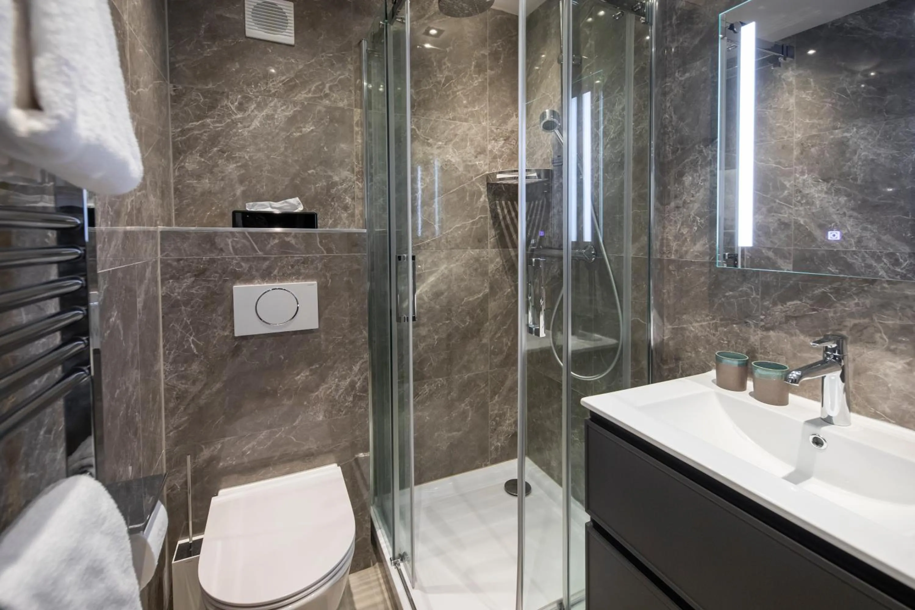 Bathroom in Roomingtons Lüneburger Heide