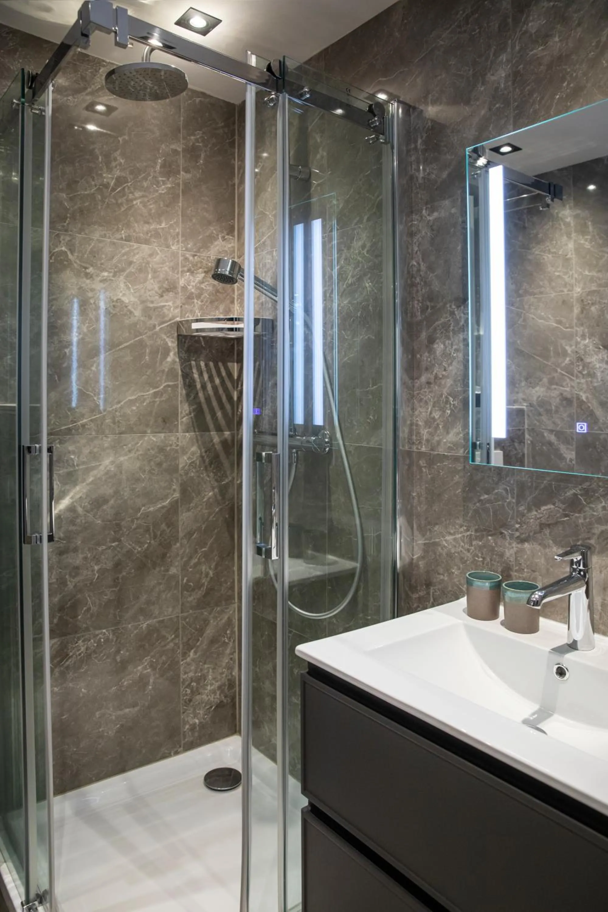 Bathroom in Roomingtons Lüneburger Heide