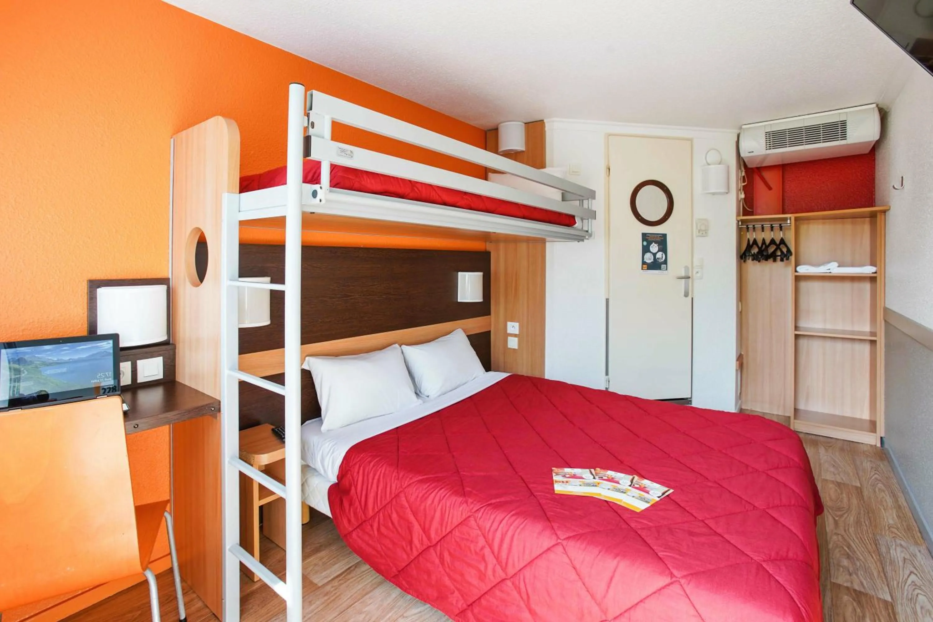 Bed in Première Classe Villejust