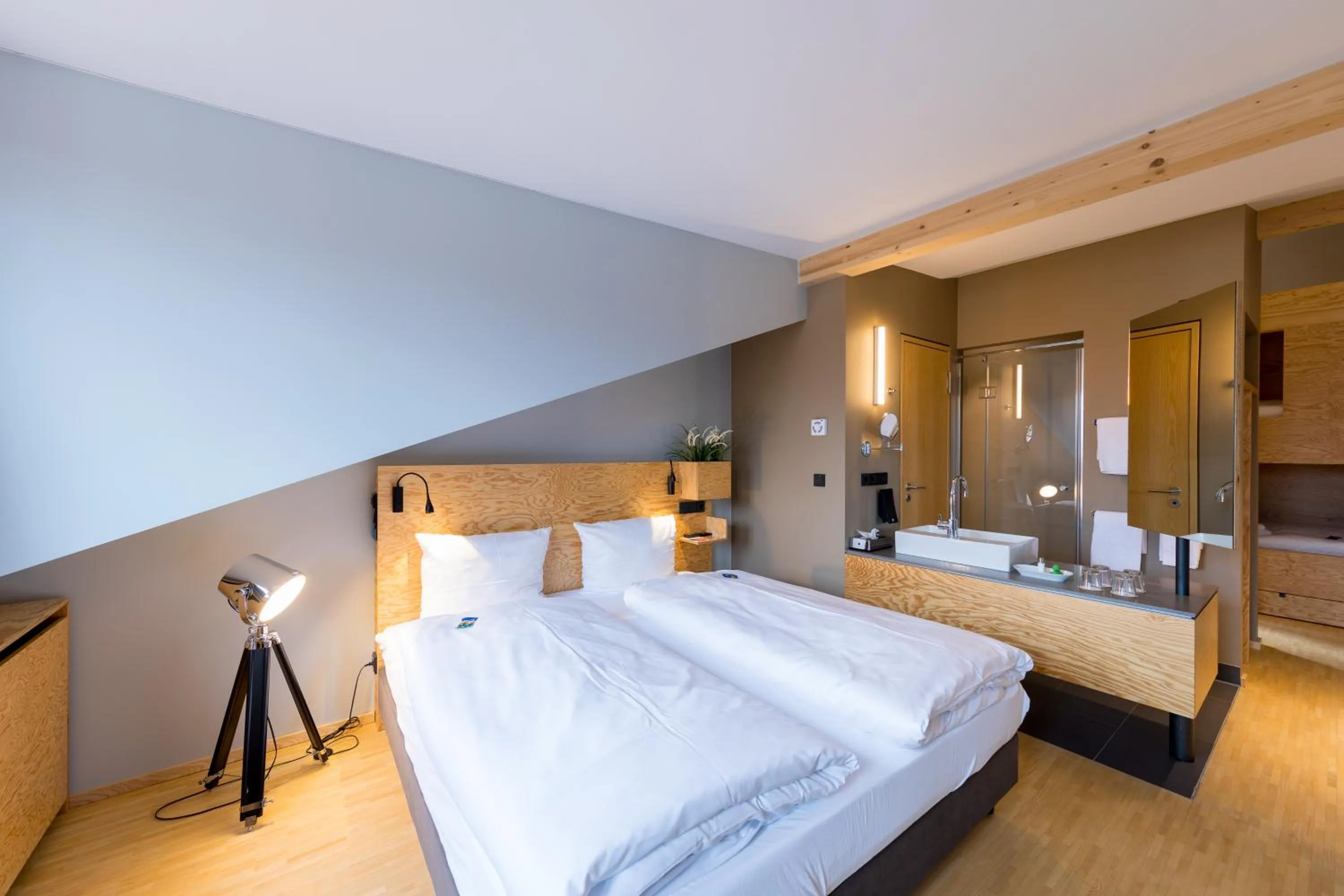 Photo of the whole room, Bed in Schlossparkhotel Mariakirchen