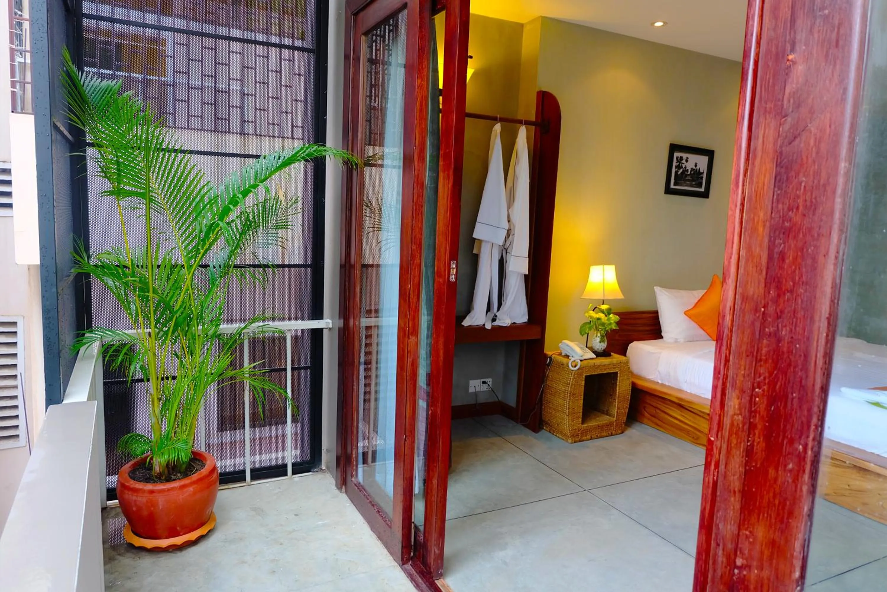 Balcony/Terrace, Bed in Saravoan Royal Palace