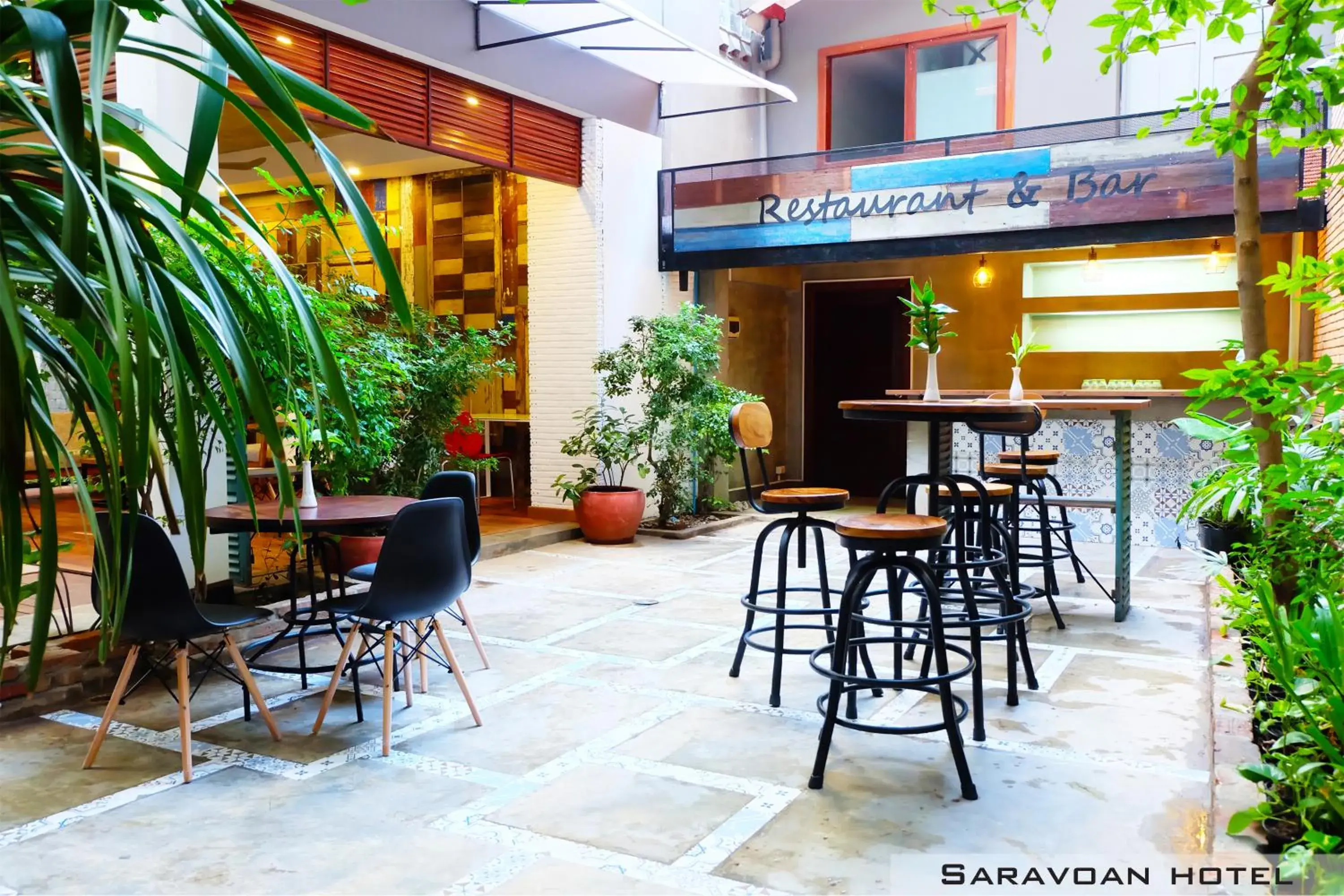 Restaurant/places to eat in Saravoan Royal Palace Restaurant/places to eat in Saravoan Royal Palace