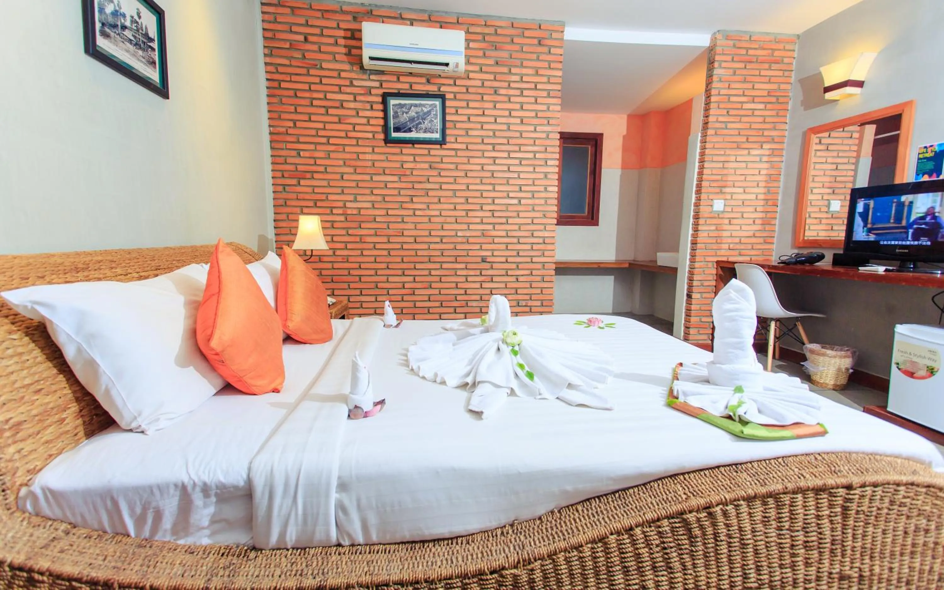 Bedroom, Bed in Saravoan Royal Palace