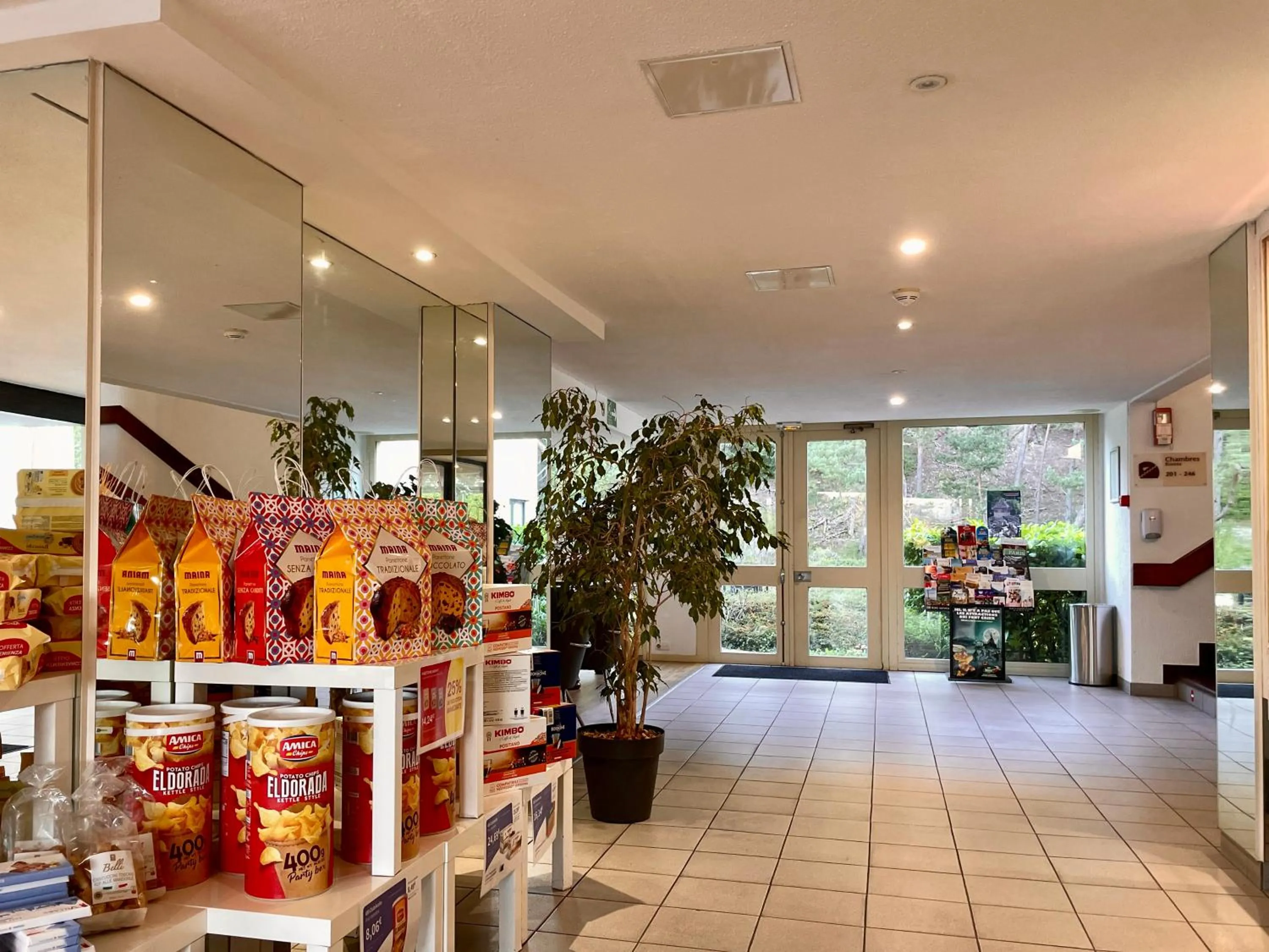 On-site shops in Kyriad Nemours