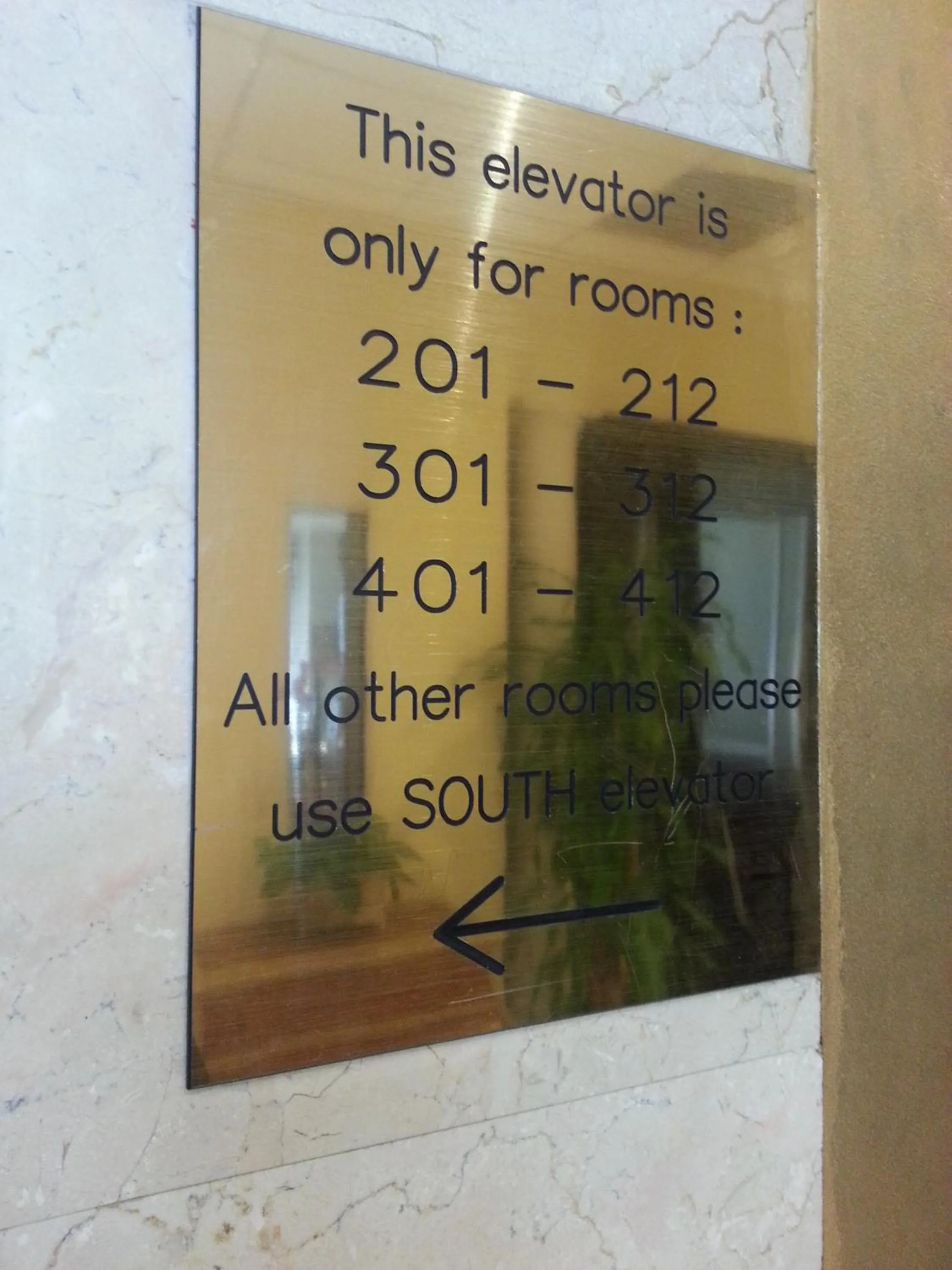 Decorative detail in Ramada by Wyndham Los Angeles/Wilshire Center