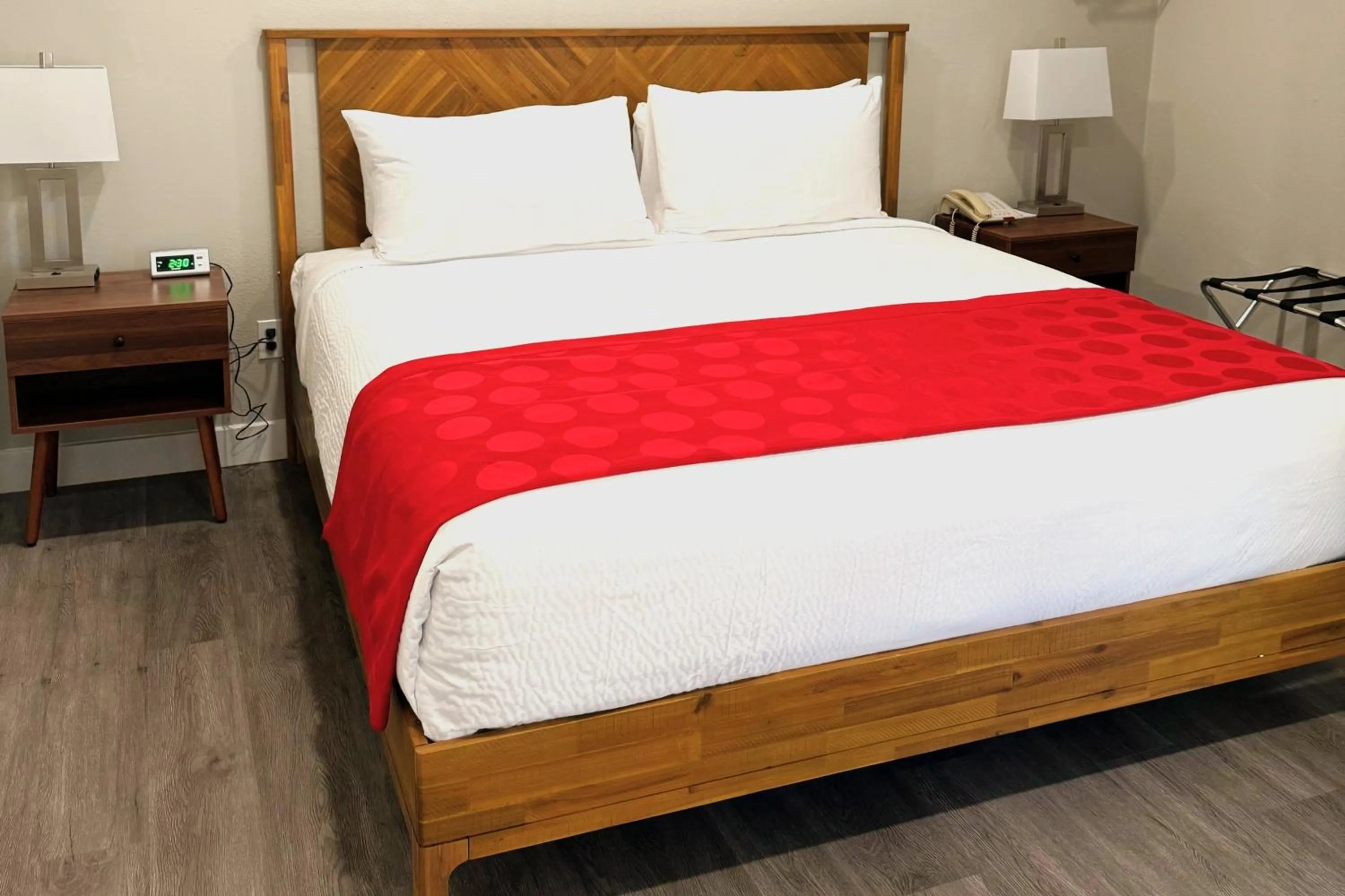 Bed in Ramada by Wyndham Los Angeles/Wilshire Center