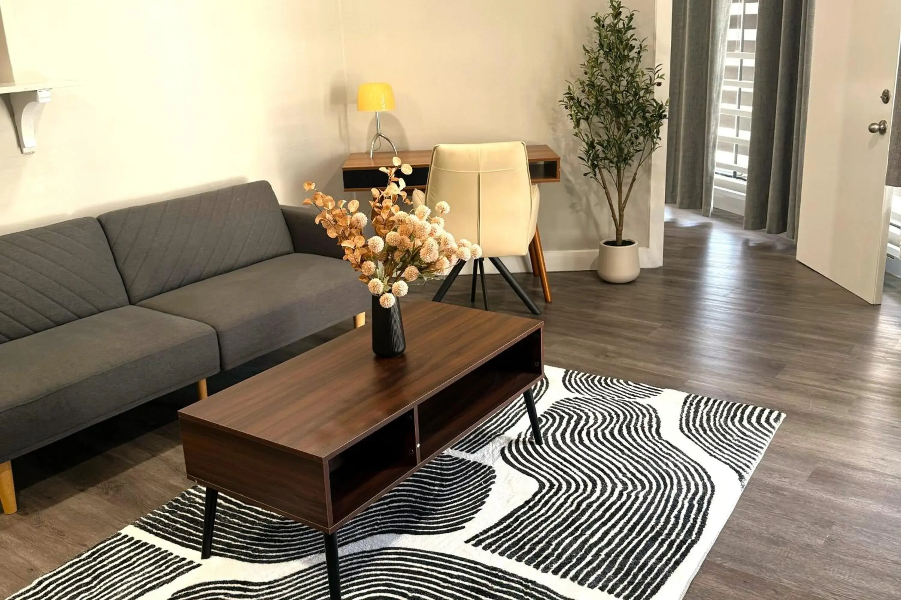 Living room in Ramada by Wyndham Los Angeles/Wilshire Center Living room in Ramada by Wyndham Los Angeles/Wilshire Center