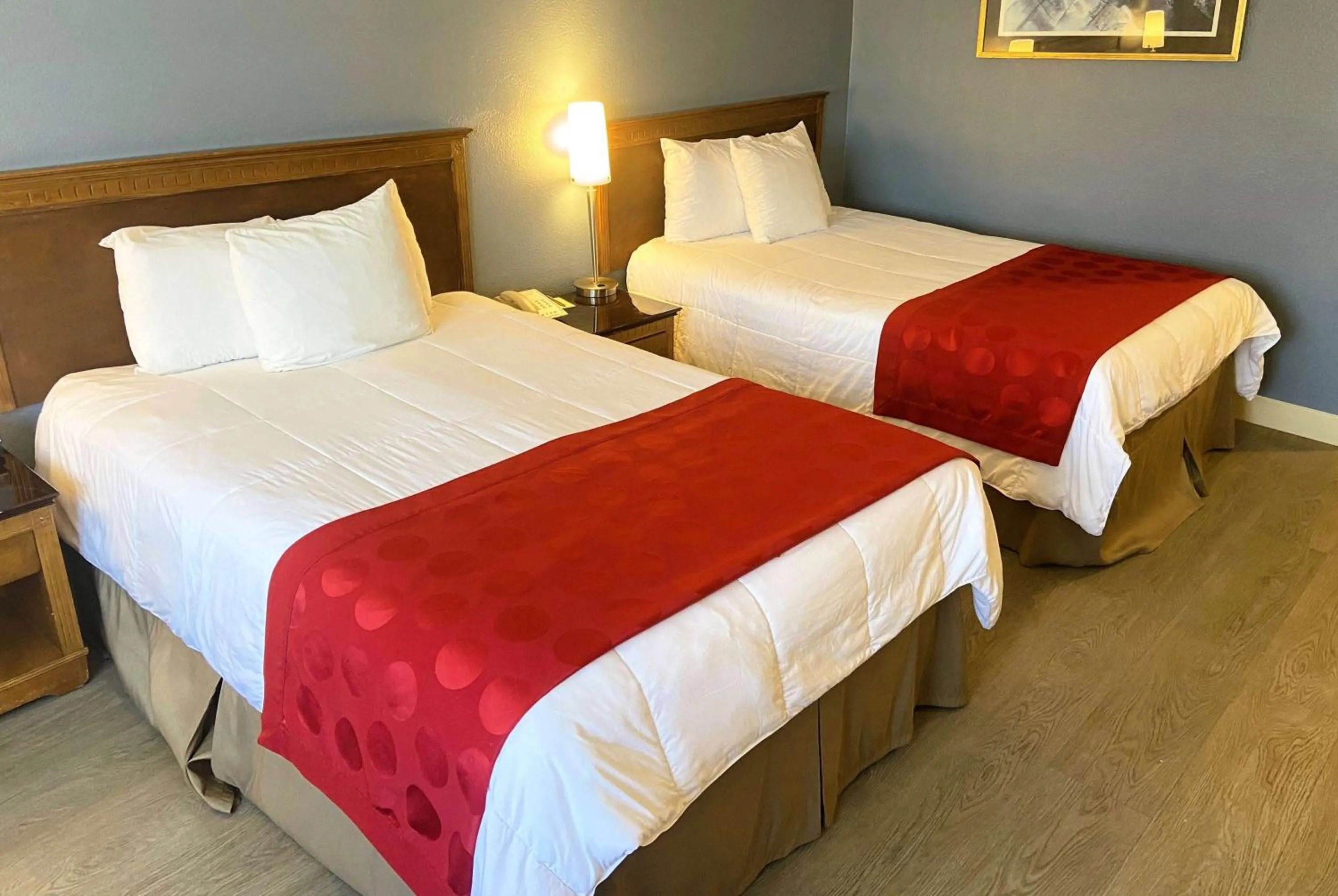 Photo of the whole room, Bed in Ramada by Wyndham Los Angeles/Wilshire Center