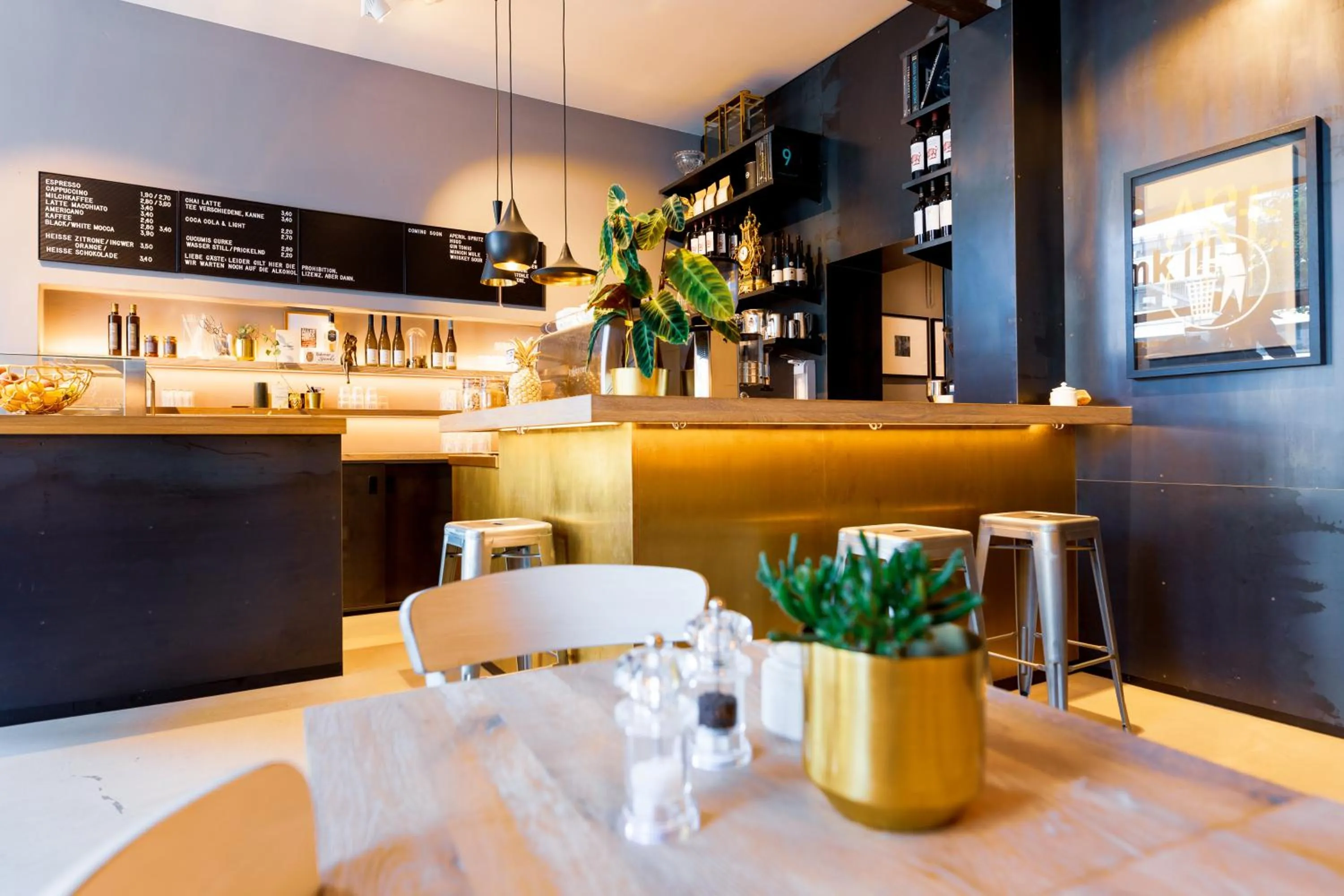 Restaurant/places to eat in mk hotel münchen max-weber-platz