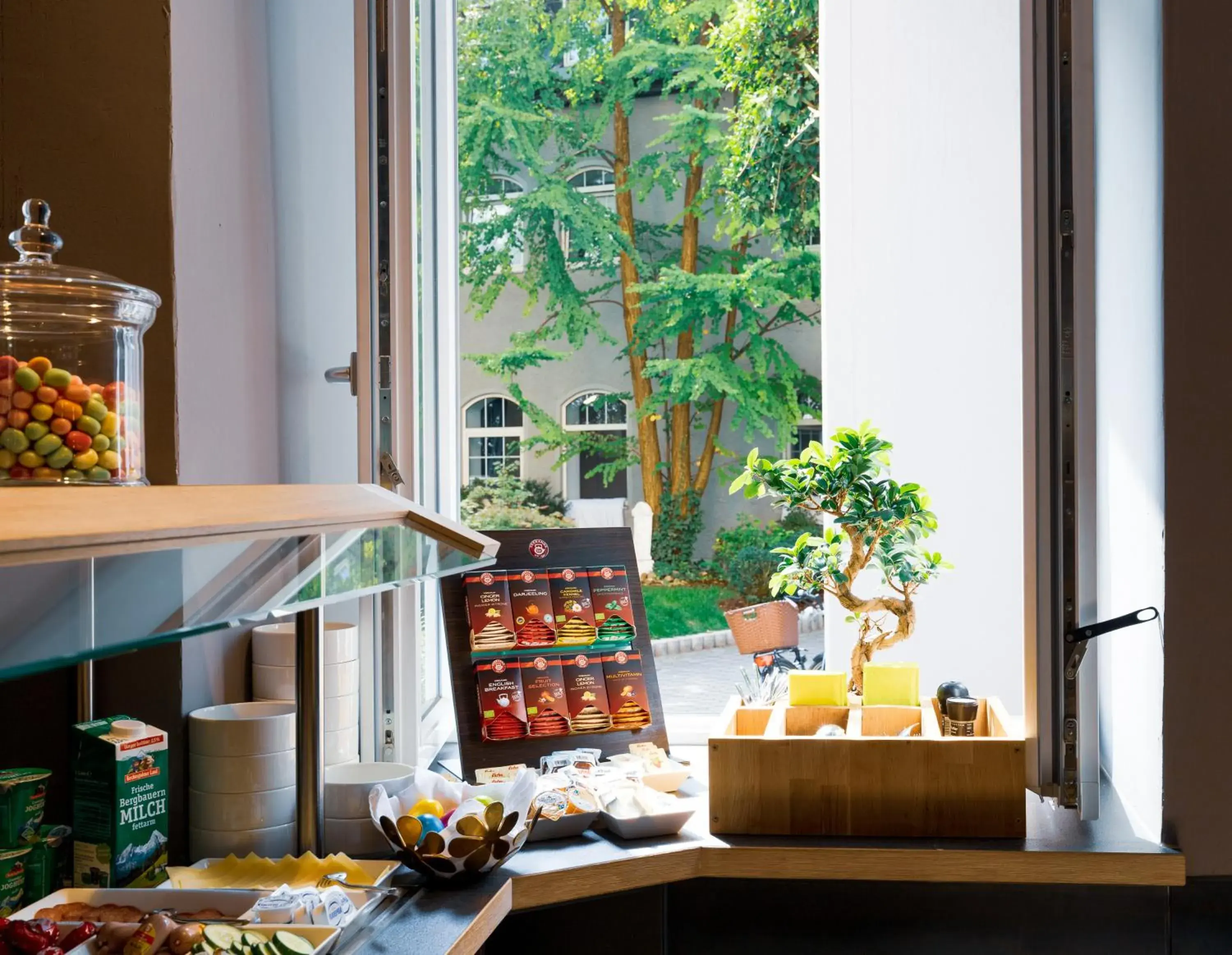 Buffet breakfast in mk hotel münchen max-weber-platz Buffet breakfast in mk hotel münchen max-weber-platz