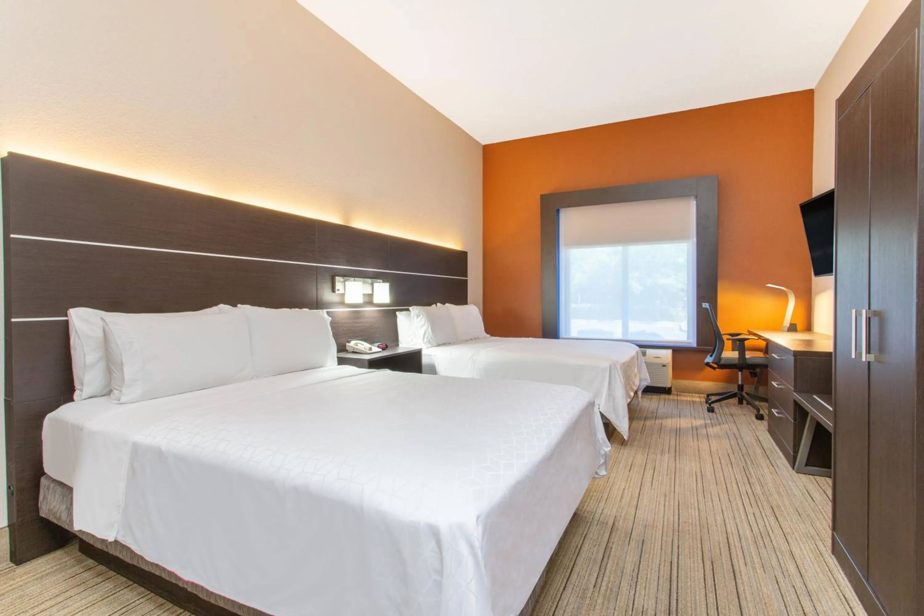 Bedroom, Bed in Holiday Inn Express Silver Springs - Ocala by IHG