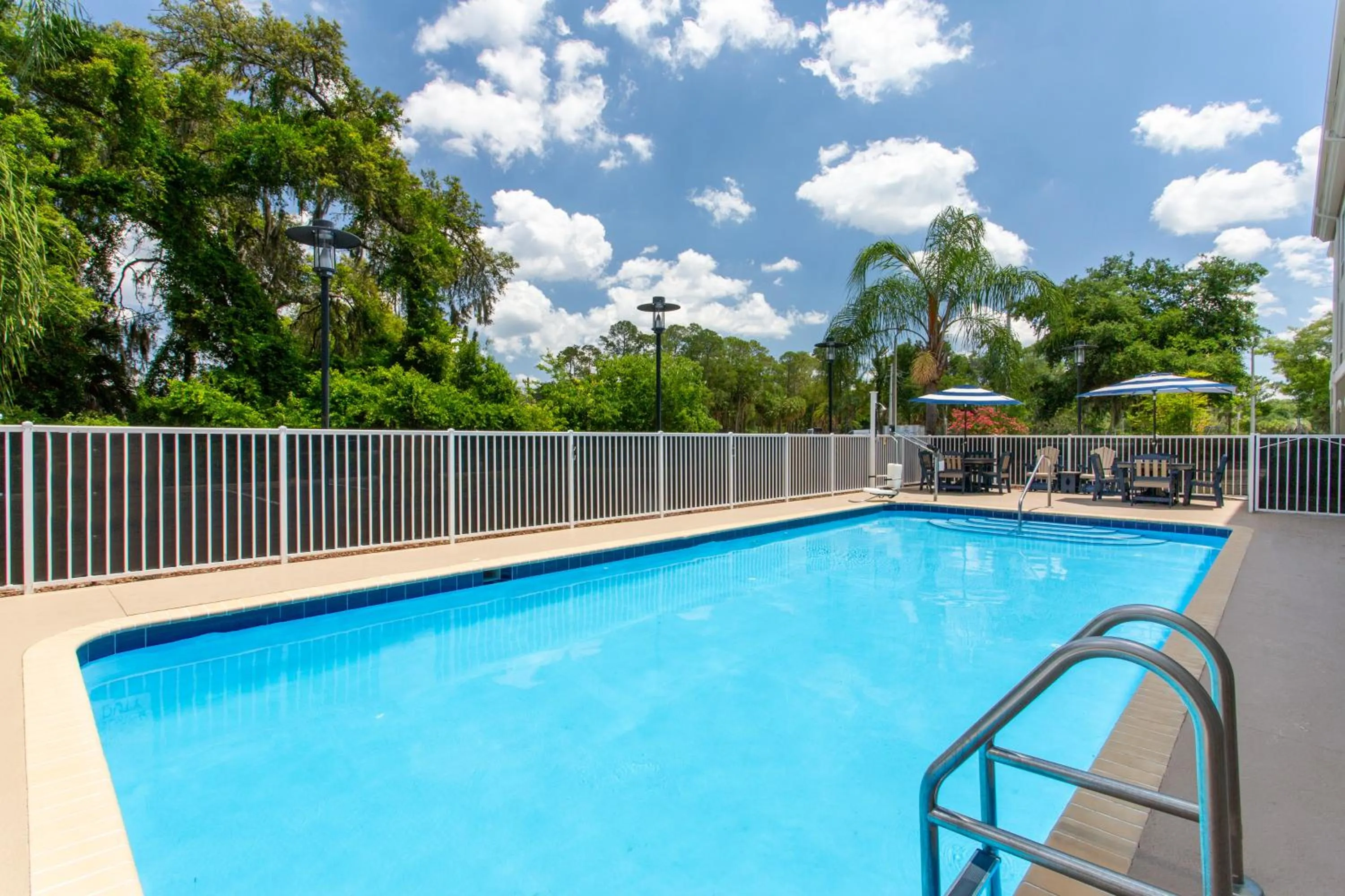Swimming pool in Holiday Inn Express Silver Springs - Ocala by IHG