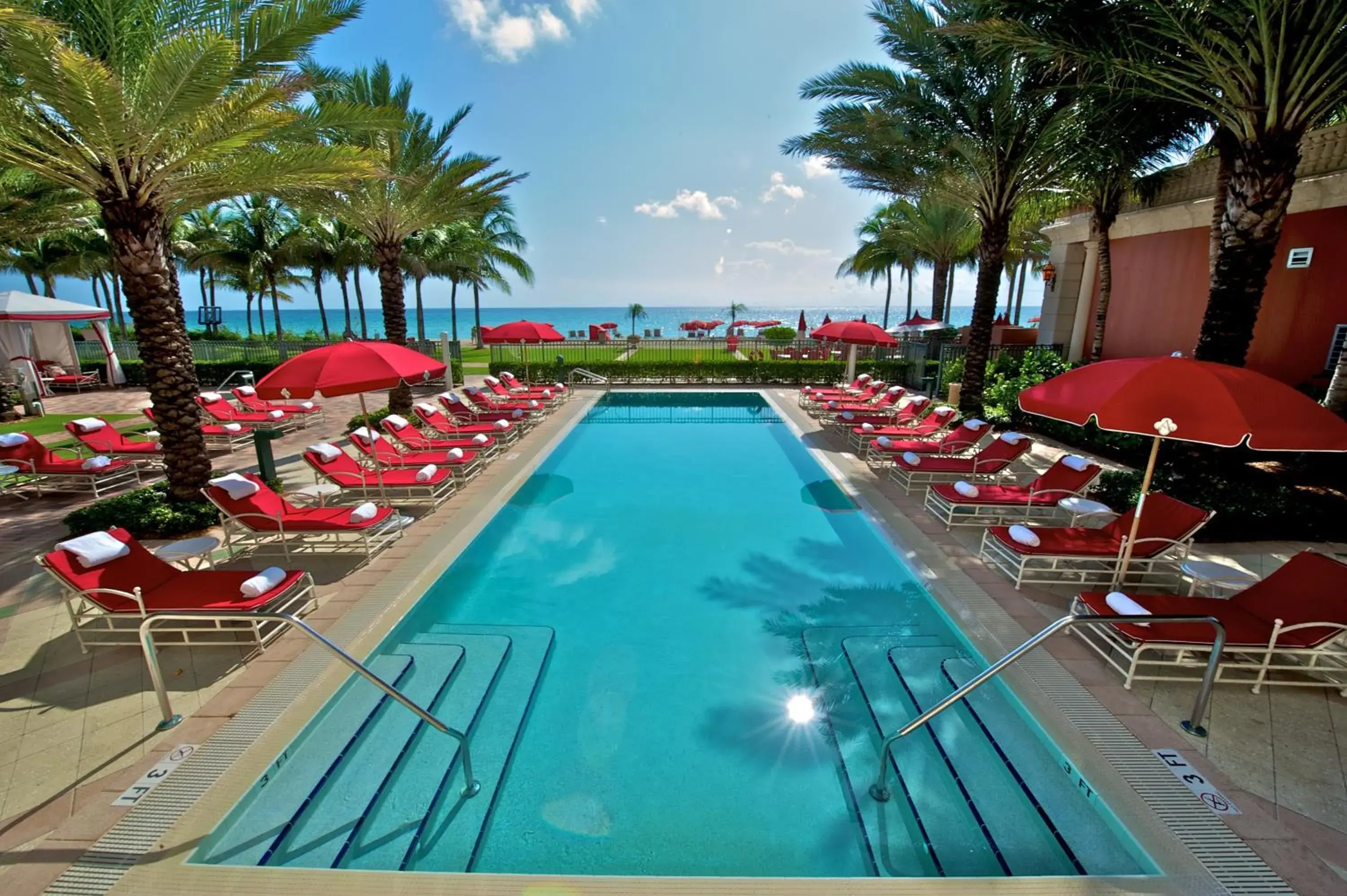 Swimming pool in Acqualina Resort and Residences Swimming pool in Acqualina Resort and Residences