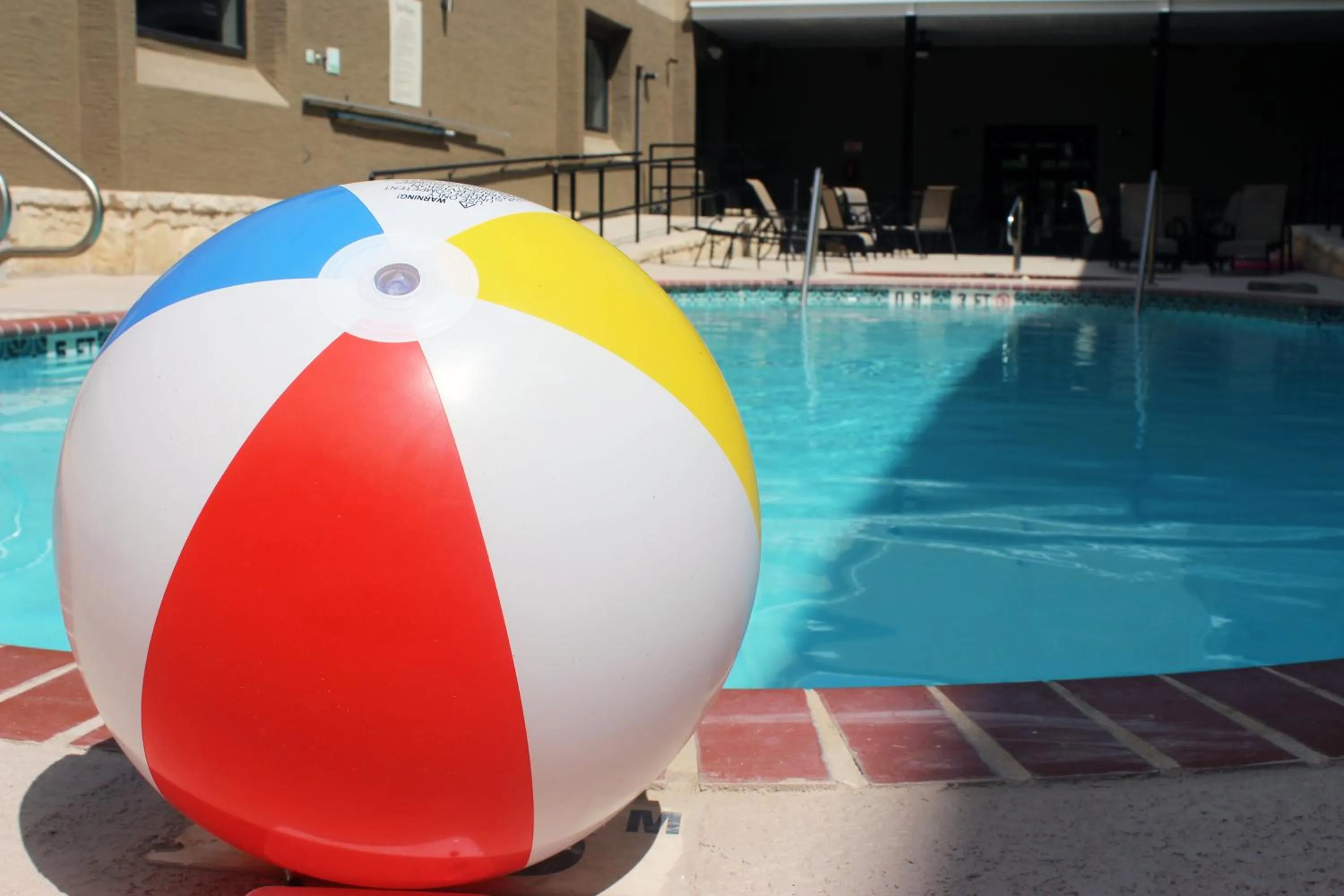 Swimming pool in Country Inn & Suites by Radisson, San Antonio Lackland AFB - SeaWorld Area