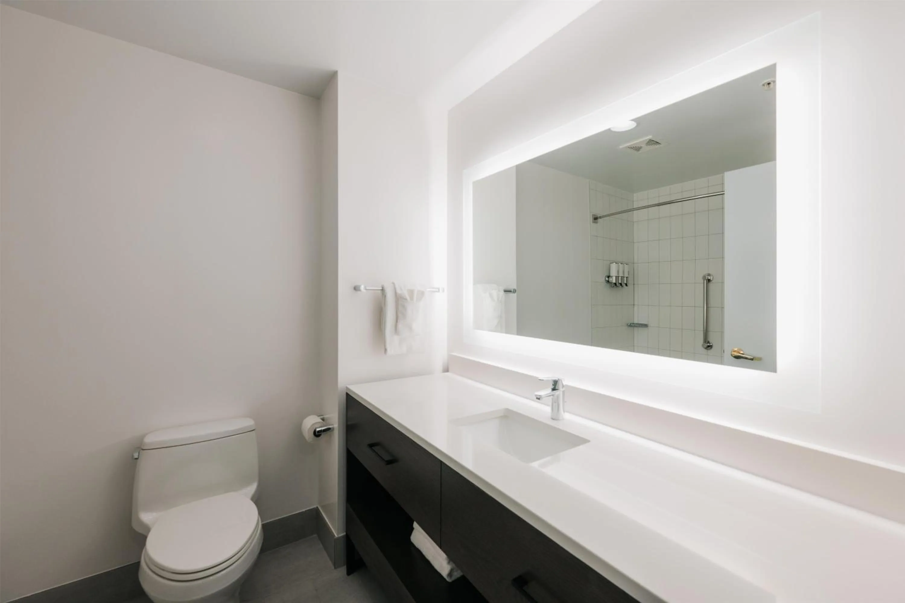 Bathroom in Hotel Bethany Beach