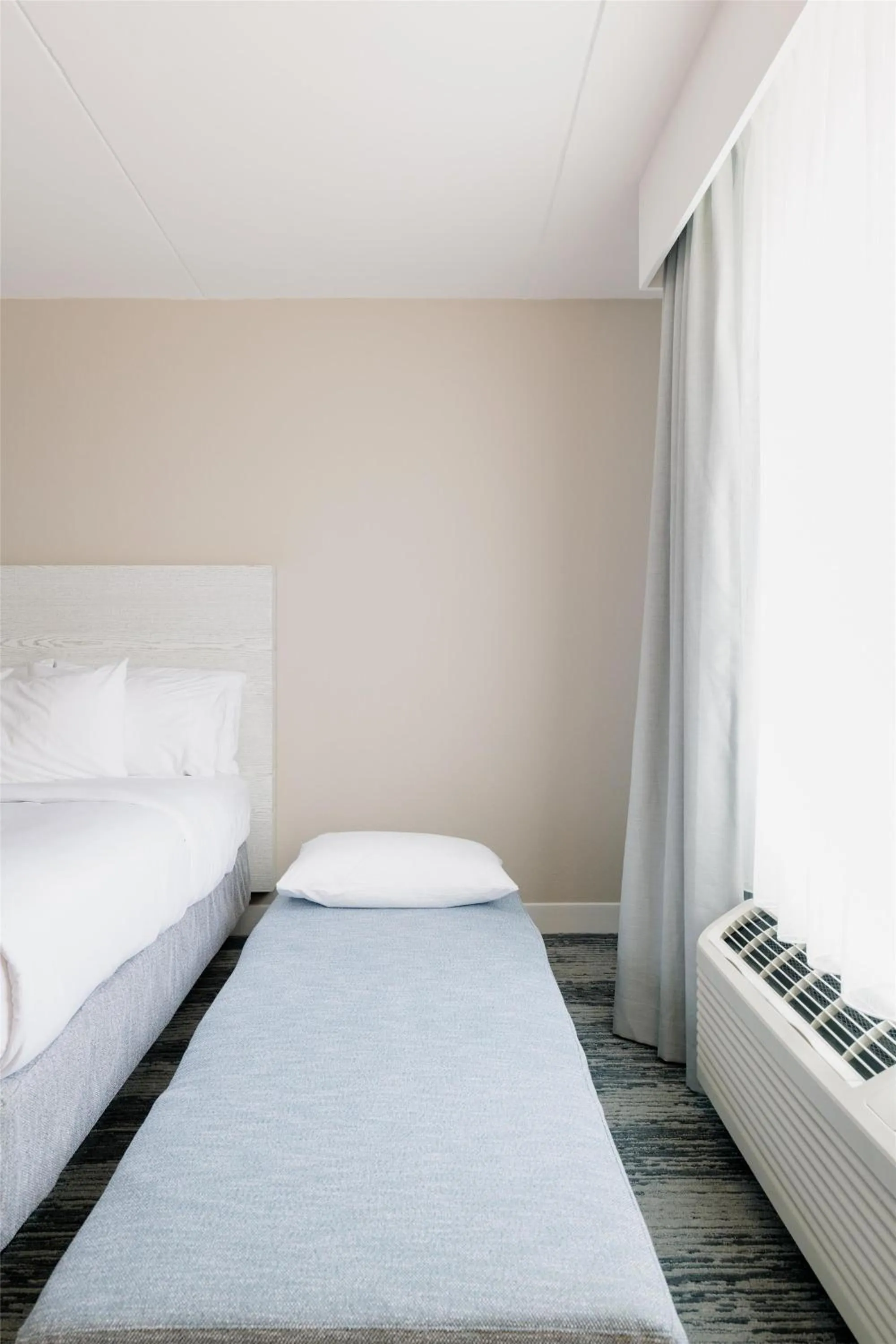 Bedroom, Bed in Hotel Bethany Beach