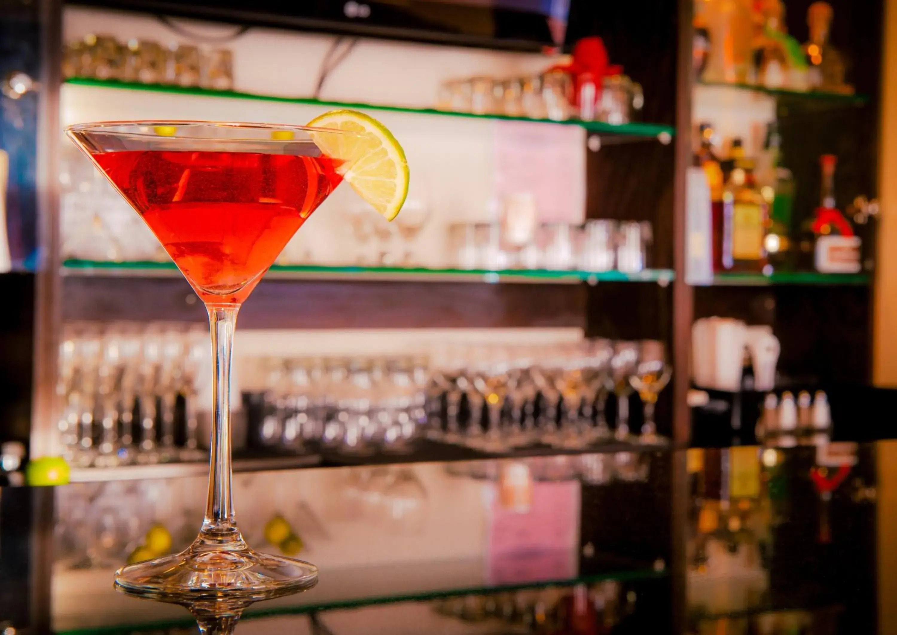 Lounge or bar in Holiday Inn Oceanside Marina Camp Pendleton by IHG Lounge or bar in Holiday Inn Oceanside Marina Camp Pendleton by IHG