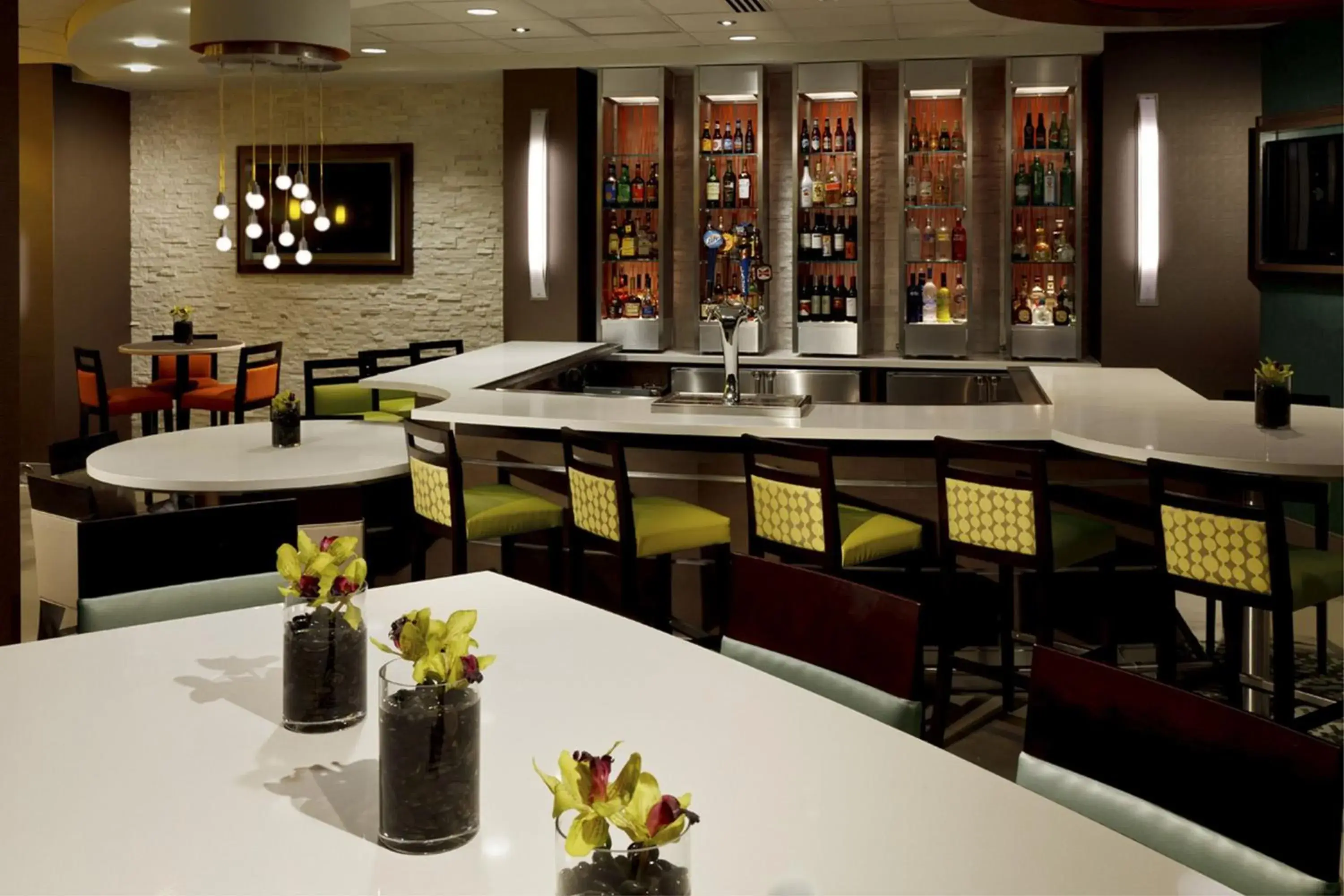 Lounge or bar in Holiday Inn San Antonio-Riverwalk by IHG Lounge or bar in Holiday Inn San Antonio-Riverwalk by IHG
