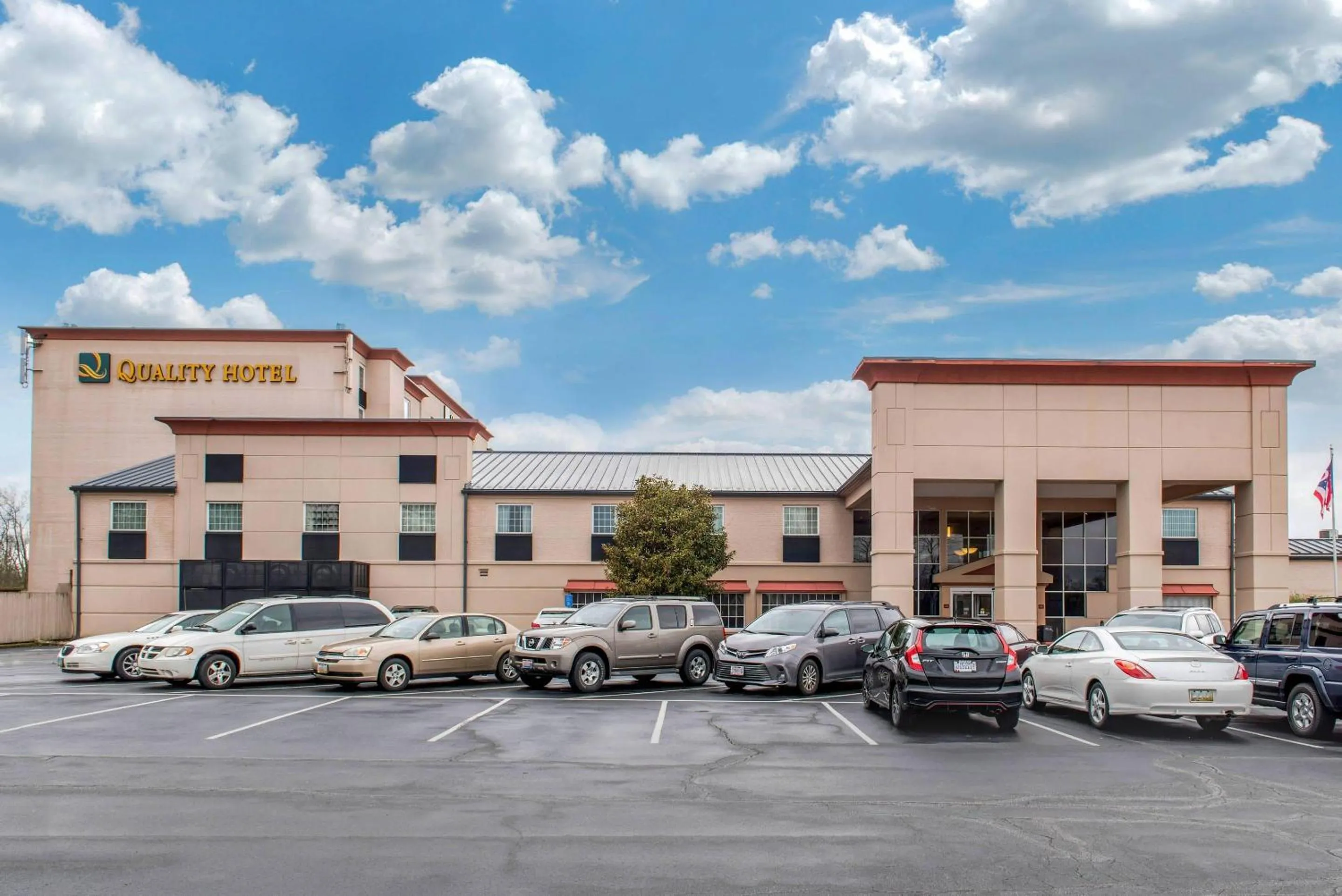 Property building in Quality Hotel Conference Center Cincinnati Blue Ash