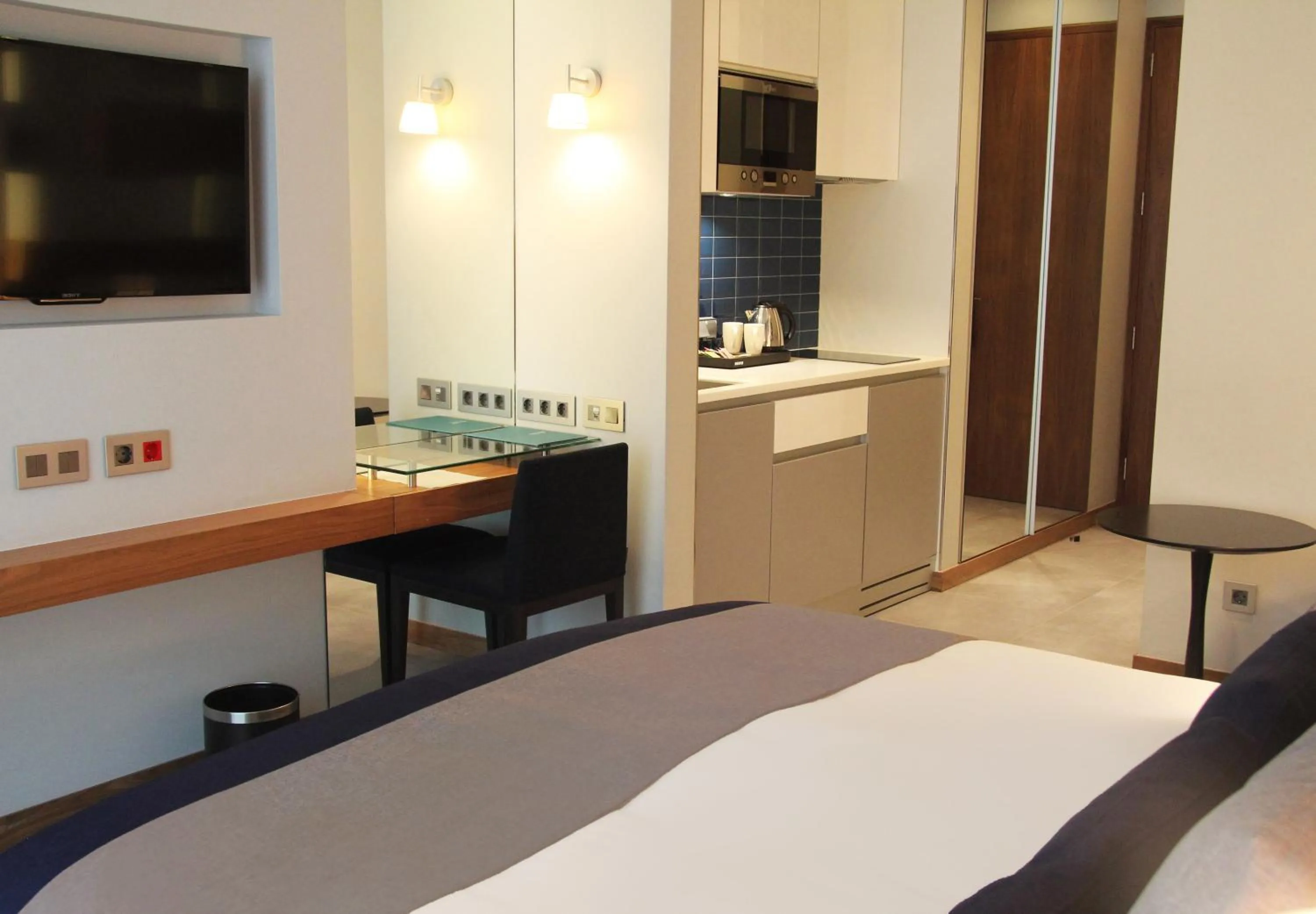 View (from property/room), Bed in The Key Beirut