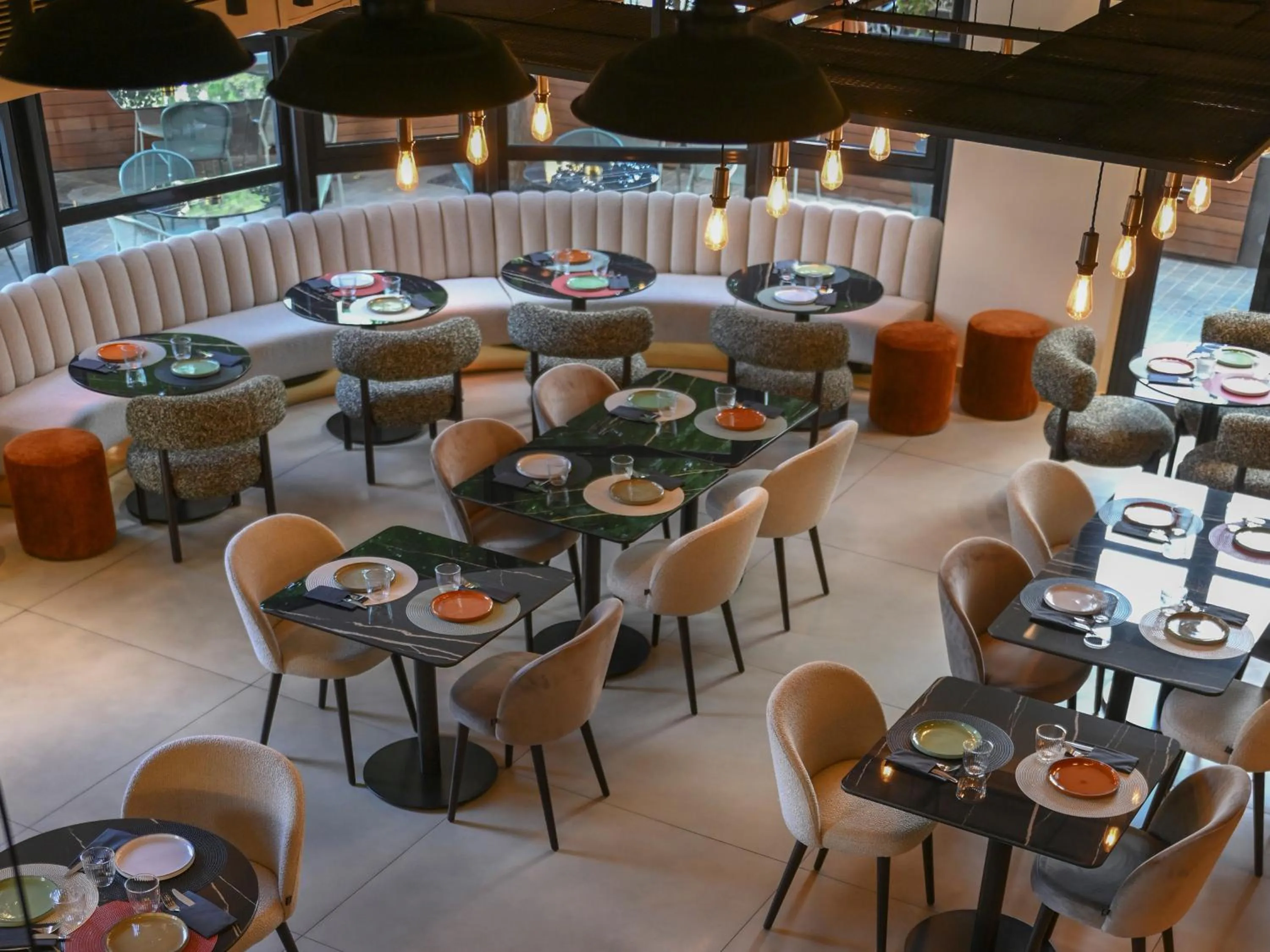 Restaurant/places to eat in The Key Beirut