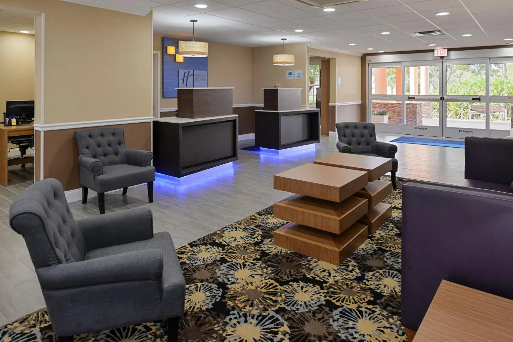 Property building in Holiday Inn Express Hotel & Suites Bonita Springs/Naples by IHG Property building in Holiday Inn Express Hotel & Suites Bonita Springs/Naples by IHG