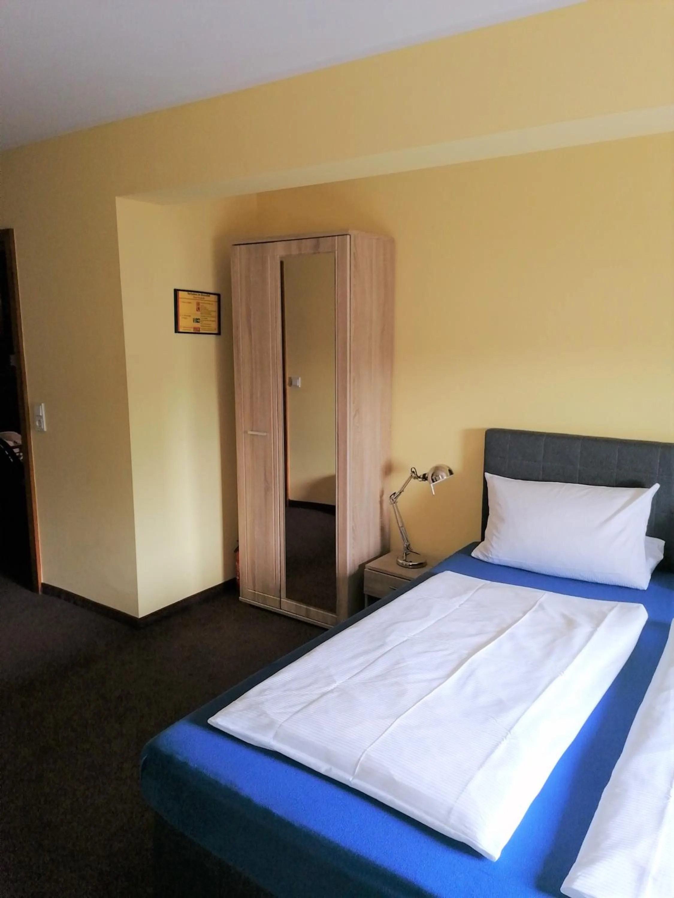 Photo of the whole room, Bed in Pension Riverside in Leverkusen Hitdorf am Rhein - Zentral an der A1 und 59