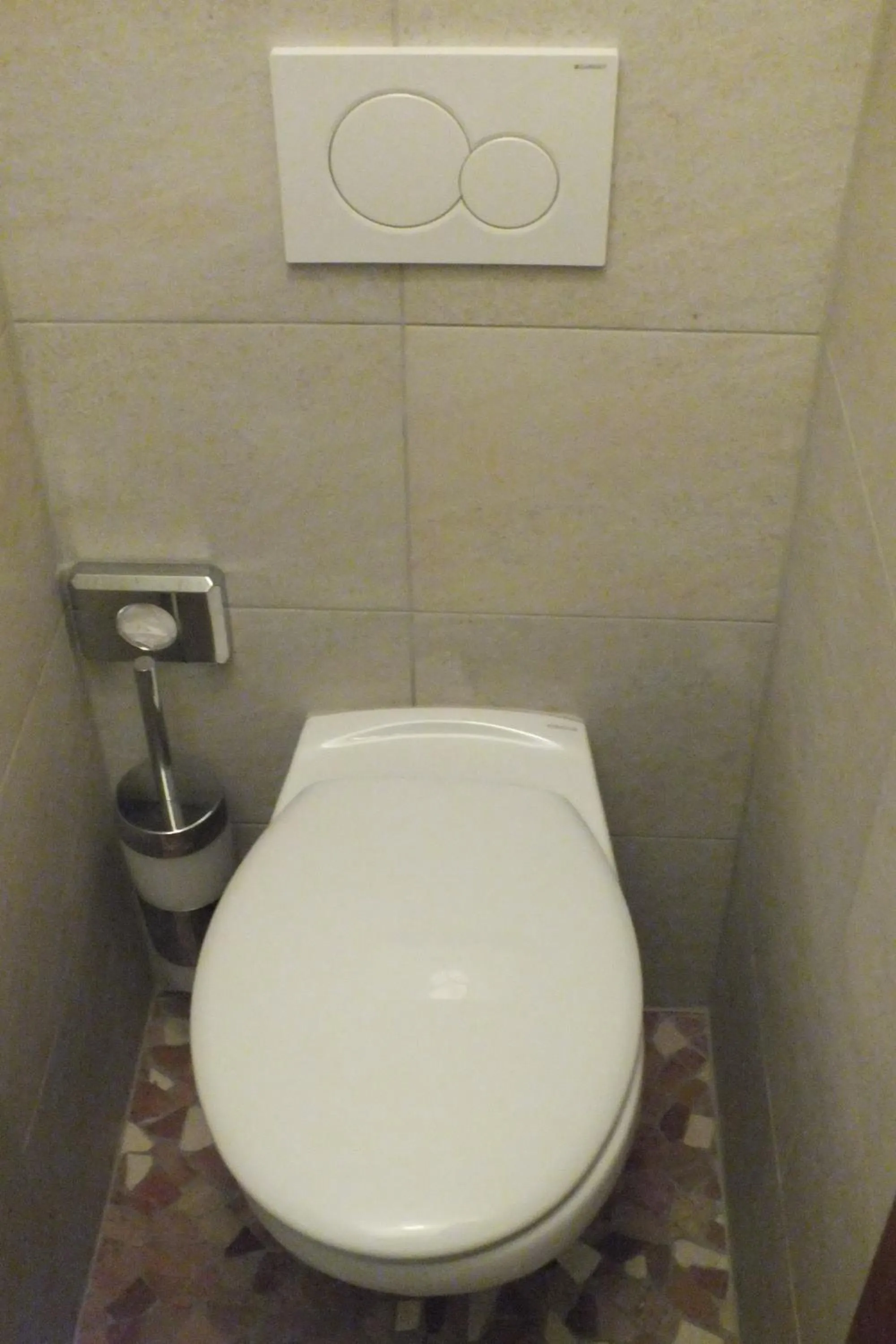 Toilet in Pension Riverside in Leverkusen Hitdorf am Rhein - Zentral an der A1 und 59