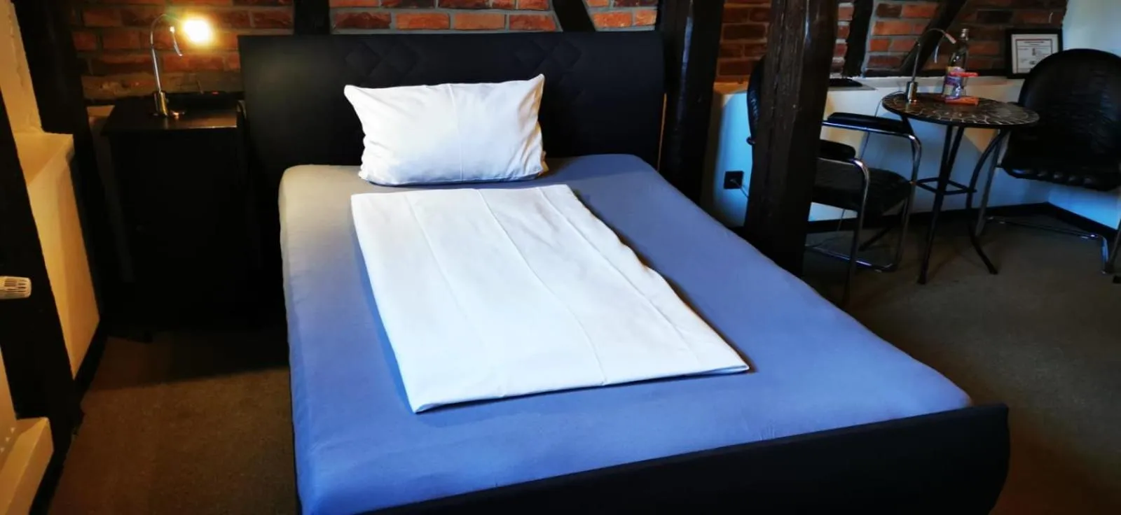 Bed in Pension Riverside in Leverkusen Hitdorf am Rhein - Zentral an der A1 und 59