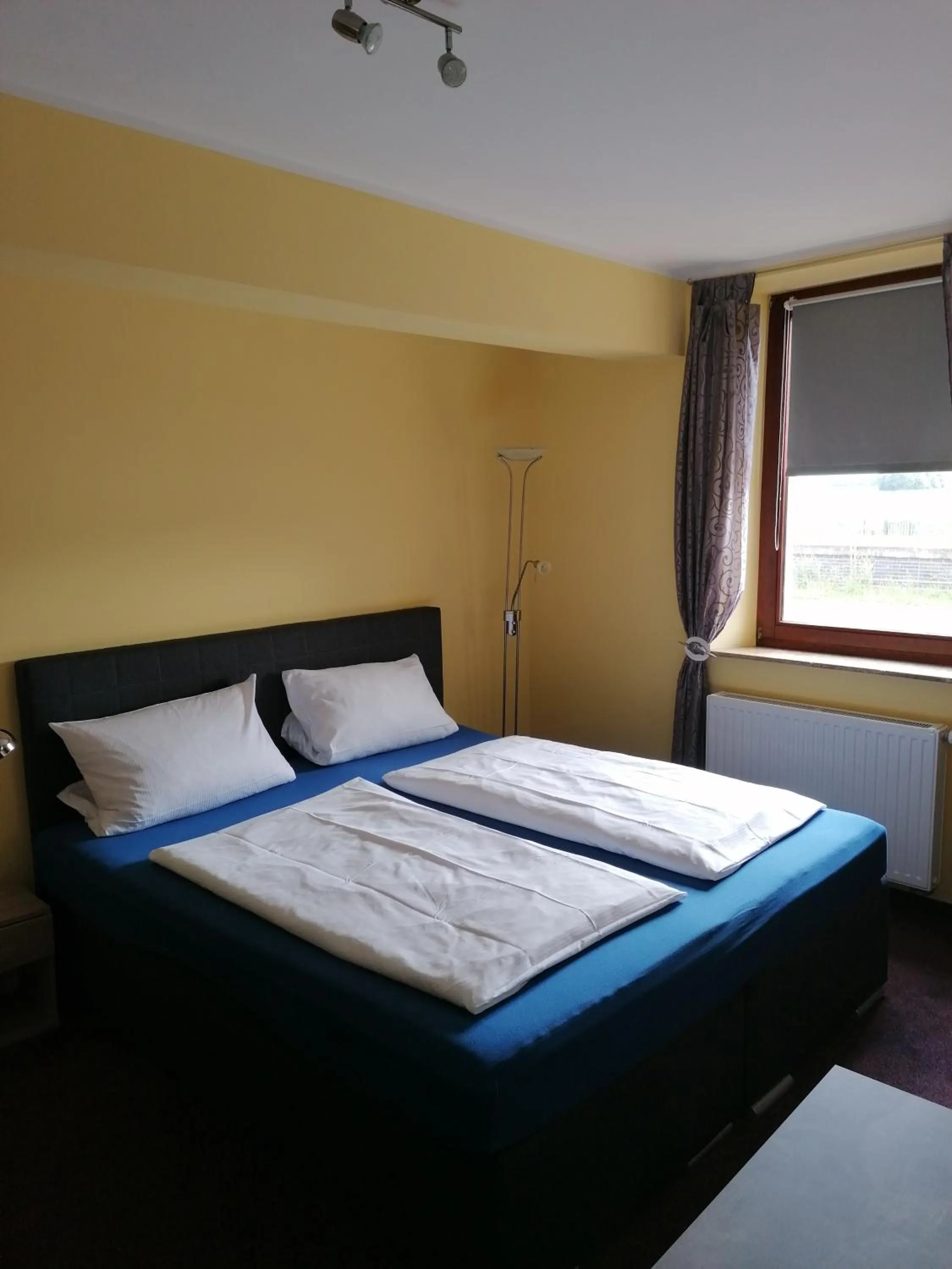 Photo of the whole room, Bed in Pension Riverside in Leverkusen Hitdorf am Rhein - Zentral an der A1 und 59