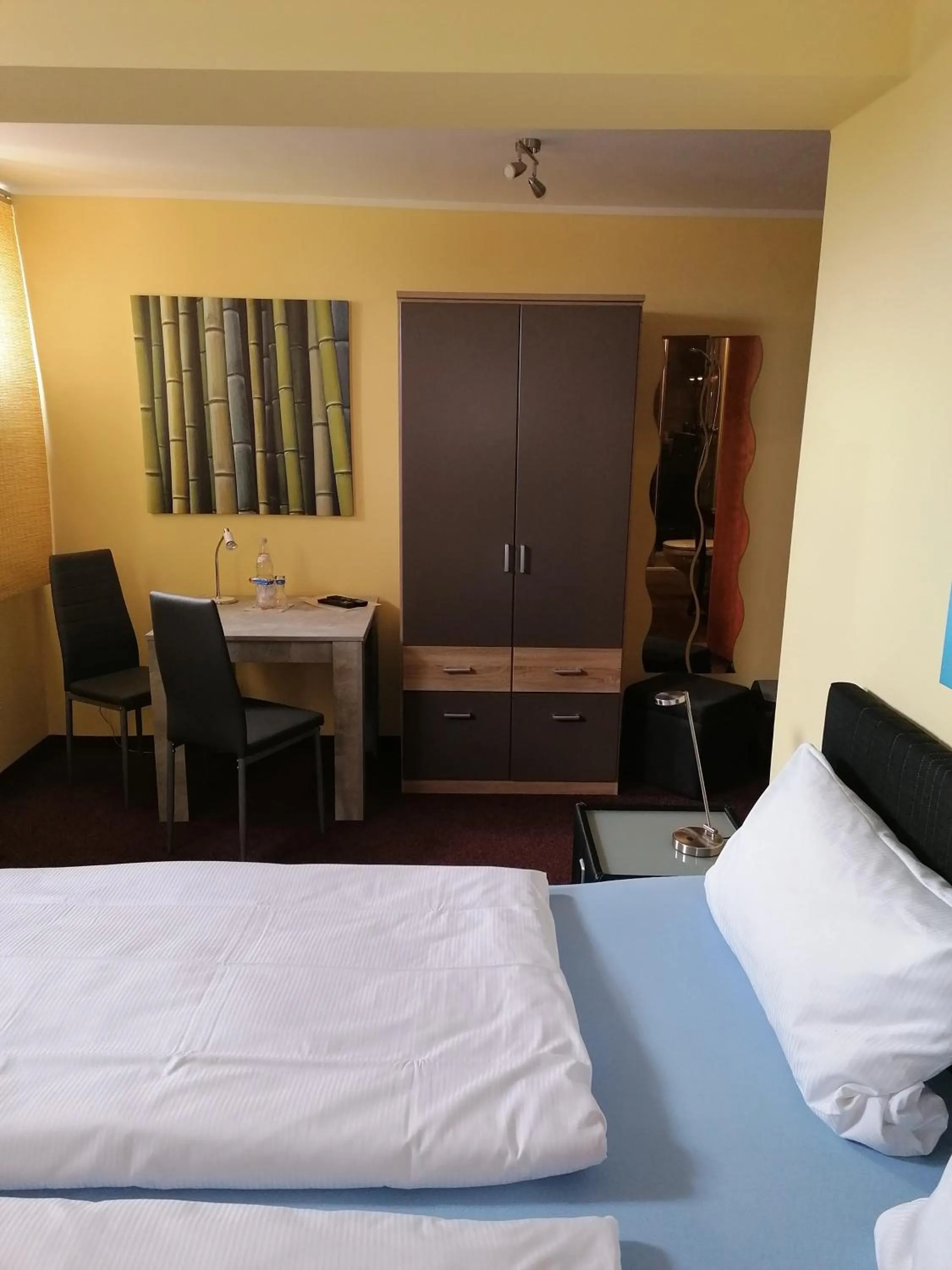 Photo of the whole room, Bed in Pension Riverside in Leverkusen Hitdorf am Rhein - Zentral an der A1 und 59